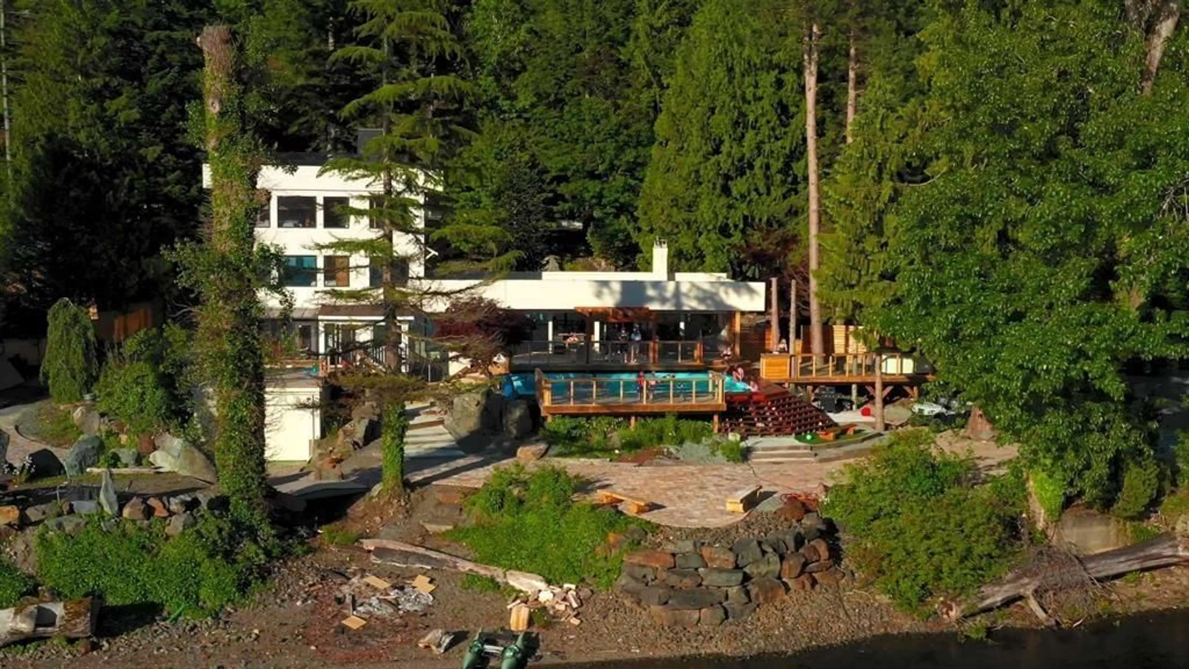 A pic from outside/outdoor area/front of a property/back of a property/a pic from drone, water/lake/river/ocean view for 6507 ROCKWELL DRIVE, Harrison Hot Springs British Columbia V0M1A0