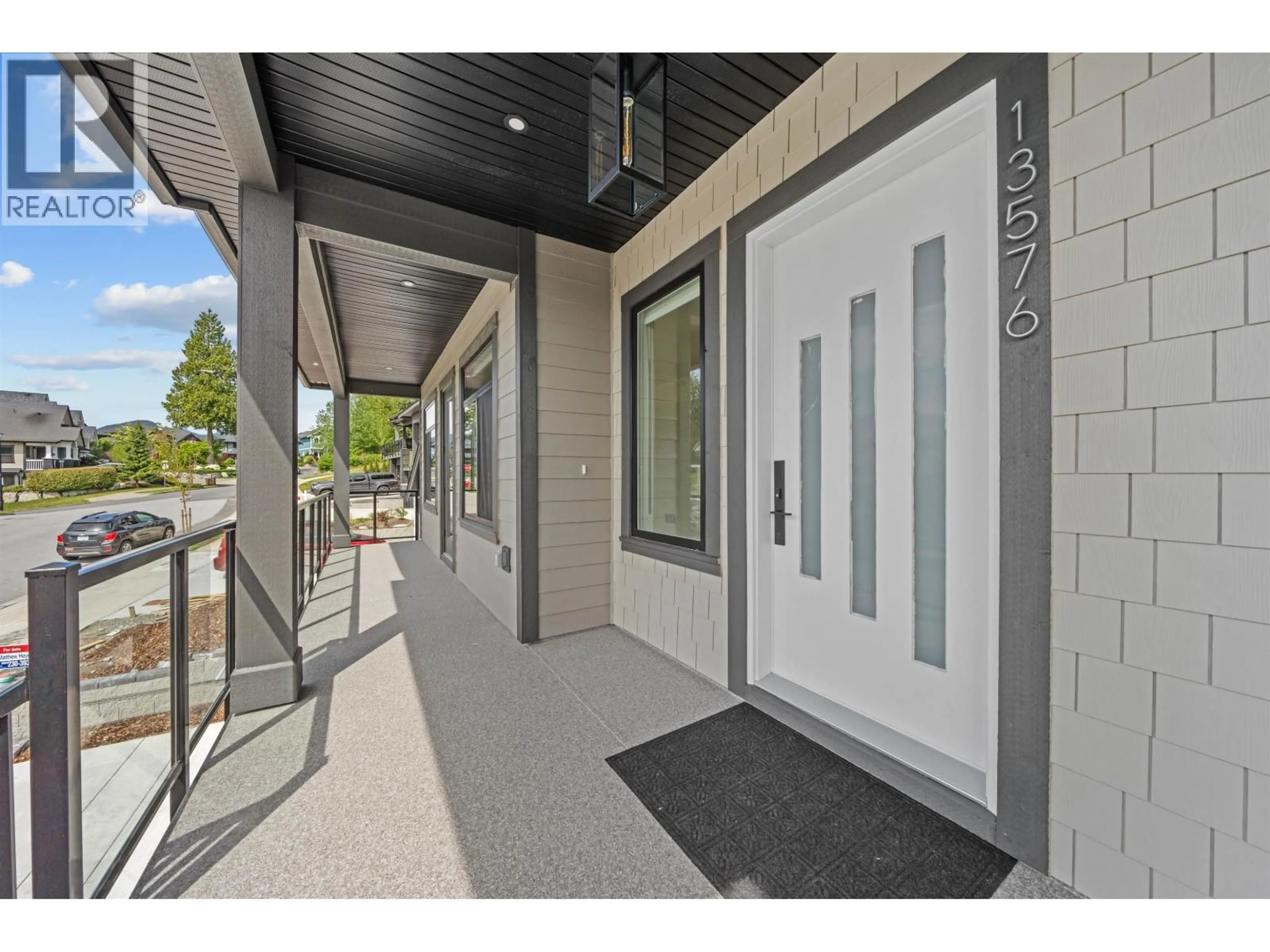 Indoor entryway for 13576 BIRDTAIL DRIVE, Maple Ridge British Columbia V4R2P7