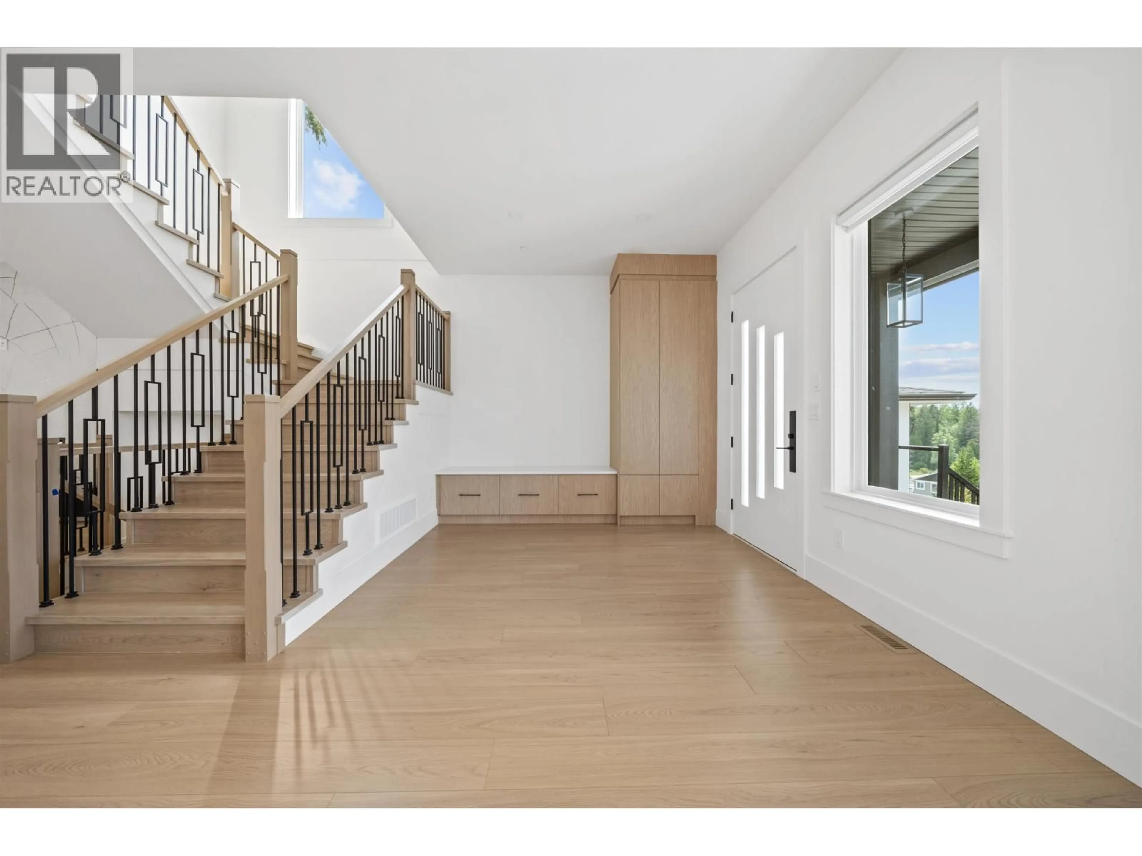 Indoor entryway for 13576 BIRDTAIL DRIVE, Maple Ridge British Columbia V4R2P7