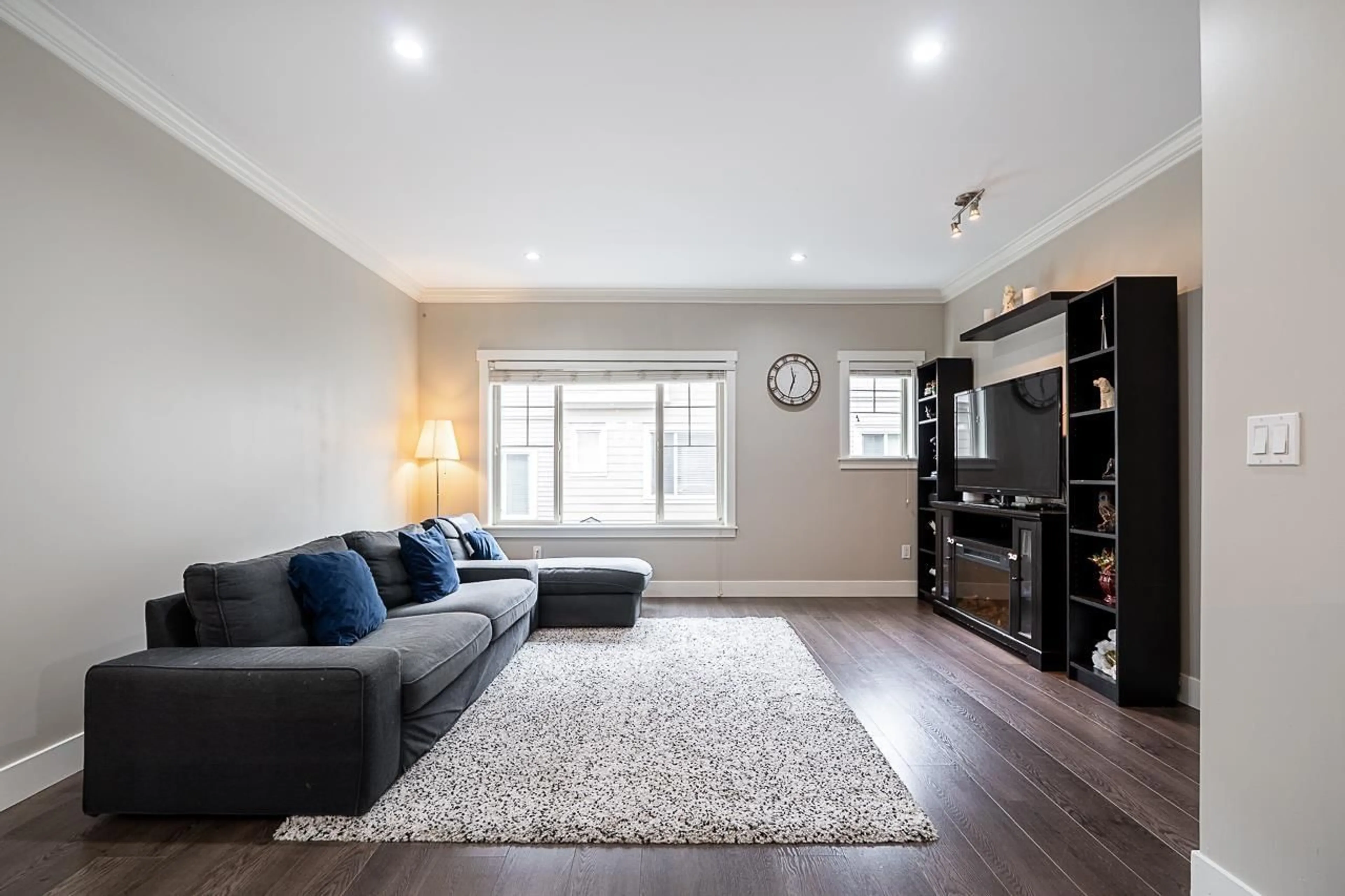 Living room with furniture, unknown for 8 - 19097 64 AVENUE, Surrey British Columbia V3S6X5