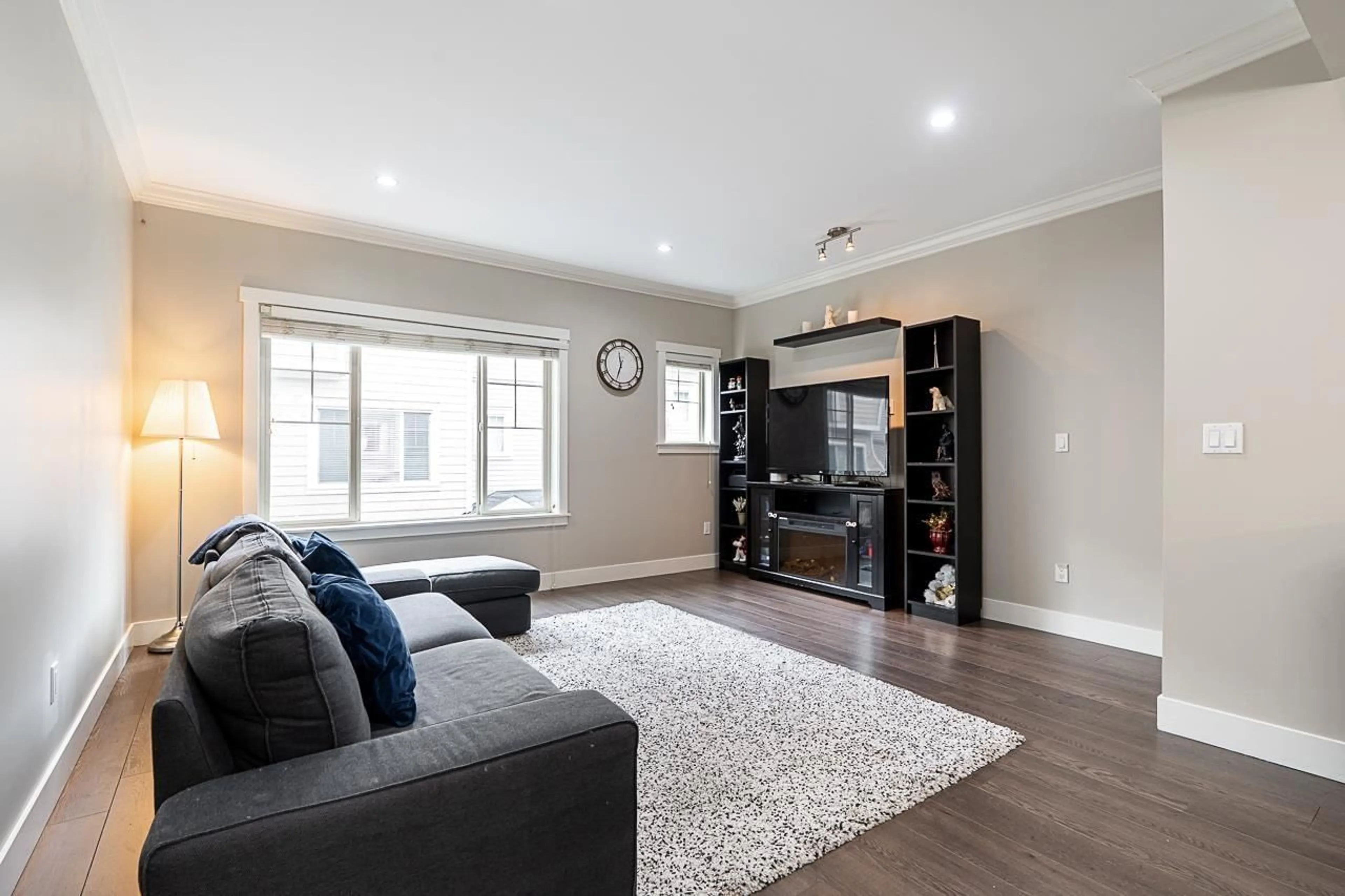 Living room with furniture, unknown for 8 - 19097 64 AVENUE, Surrey British Columbia V3S6X5