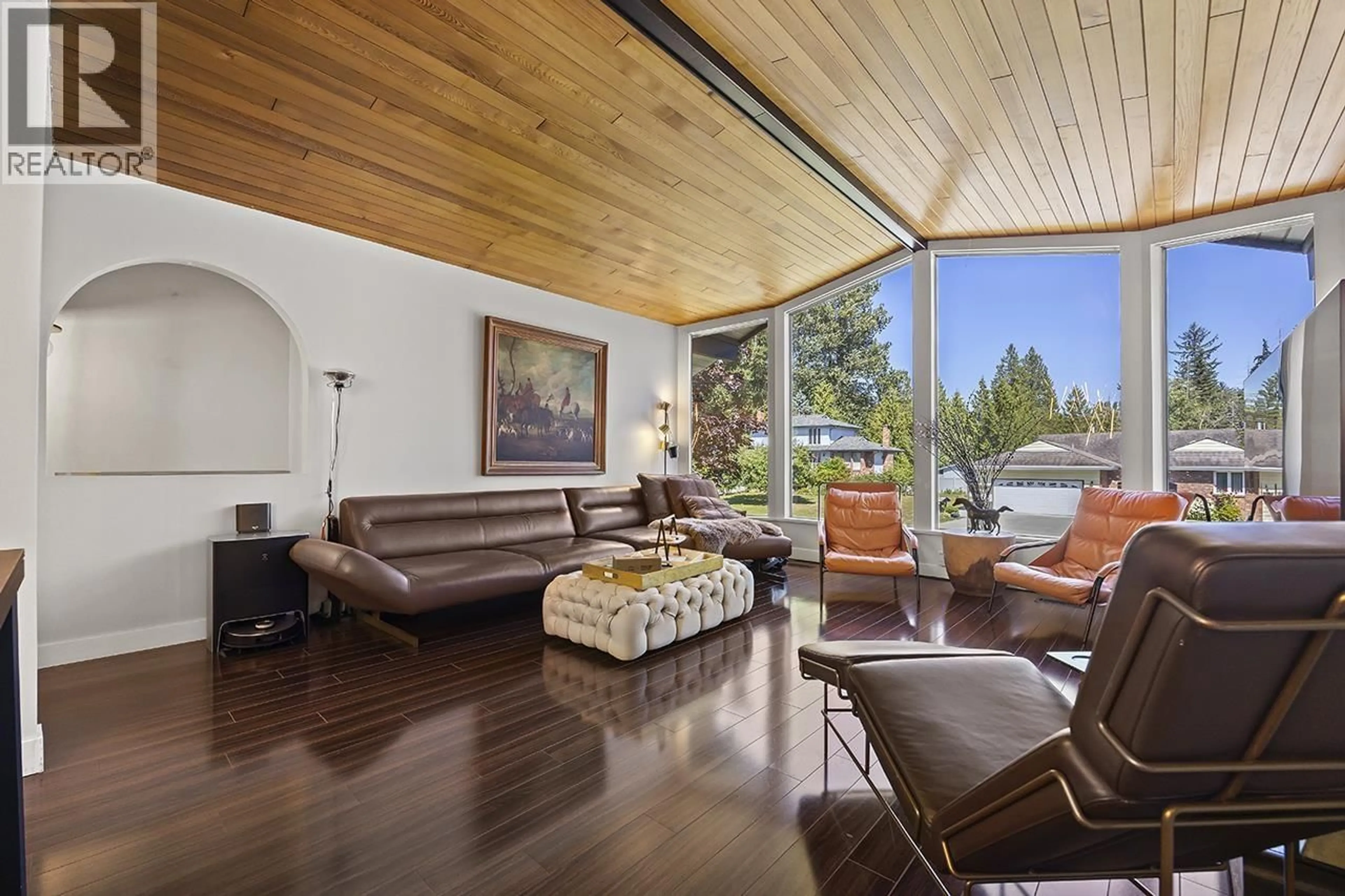 Living room with furniture, wood/laminate floor for 3155 CARDINAL DRIVE, Burnaby British Columbia V5A2T5