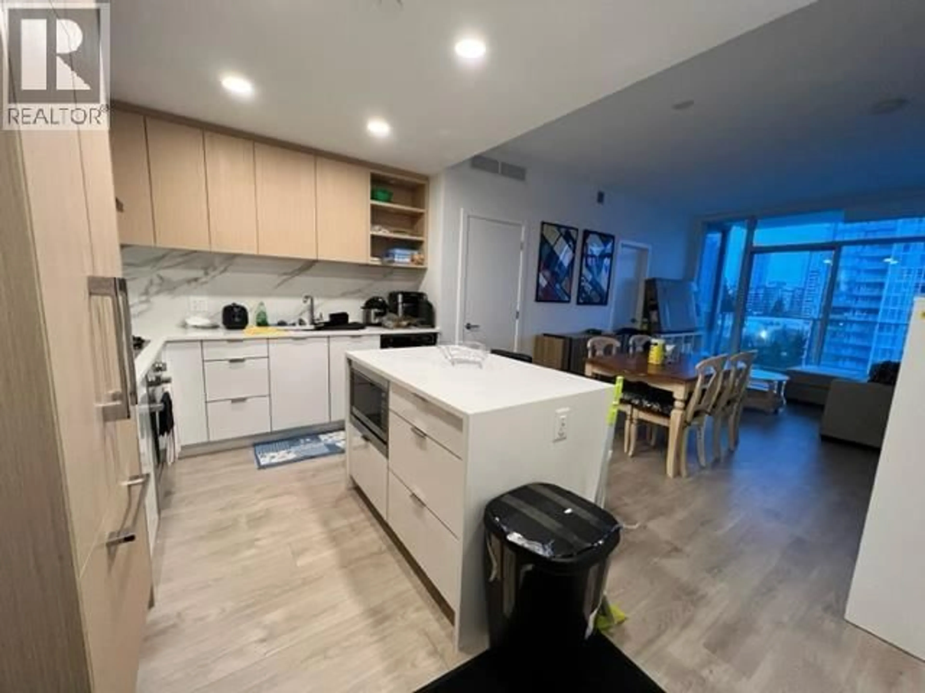 Open concept kitchen, unknown for 807 - 4988 BENNETT STREET, Burnaby British Columbia V5H0L1