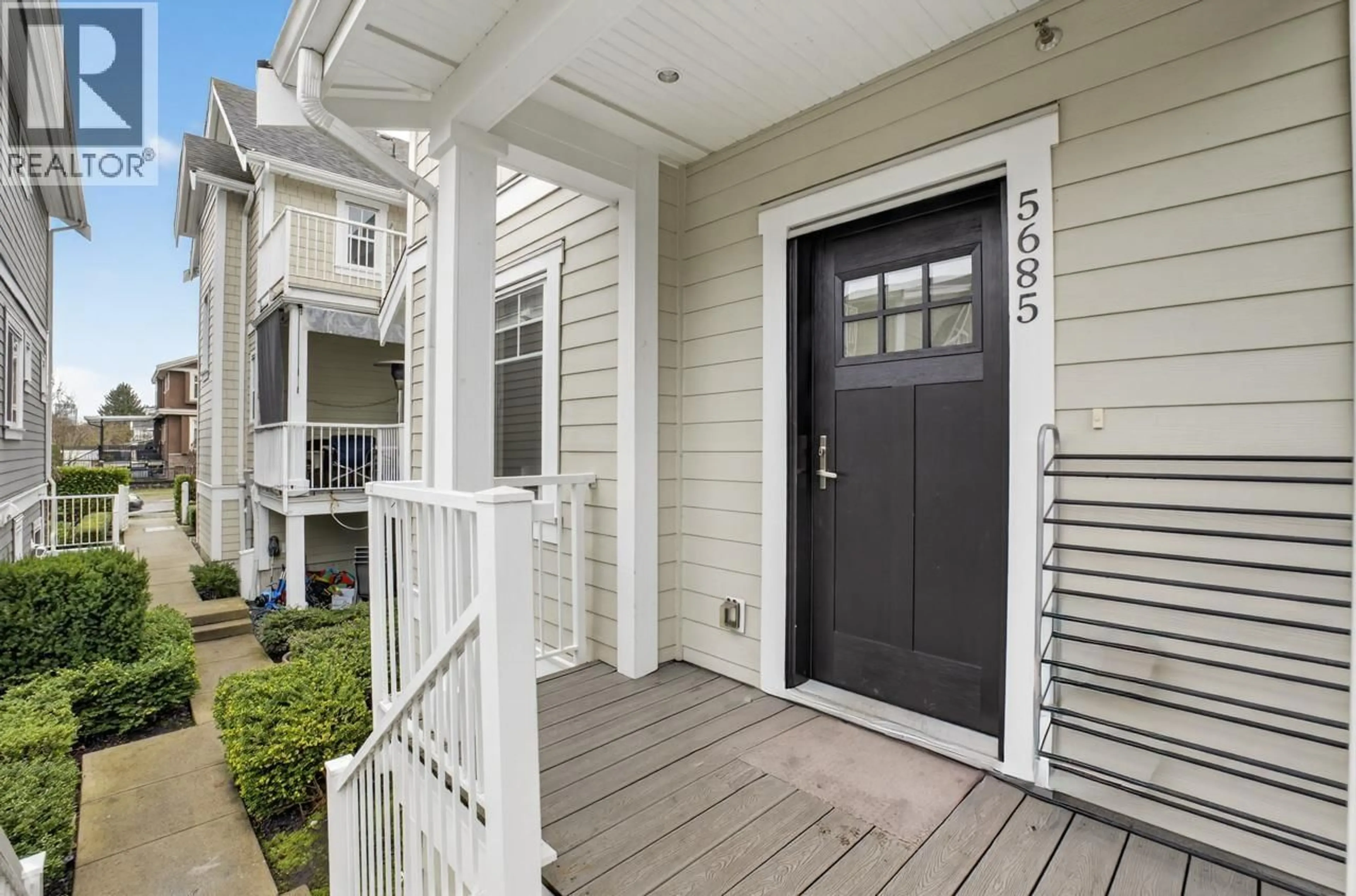 Indoor entryway for 5685 KILLARNEY STREET, Vancouver British Columbia V5R3W4