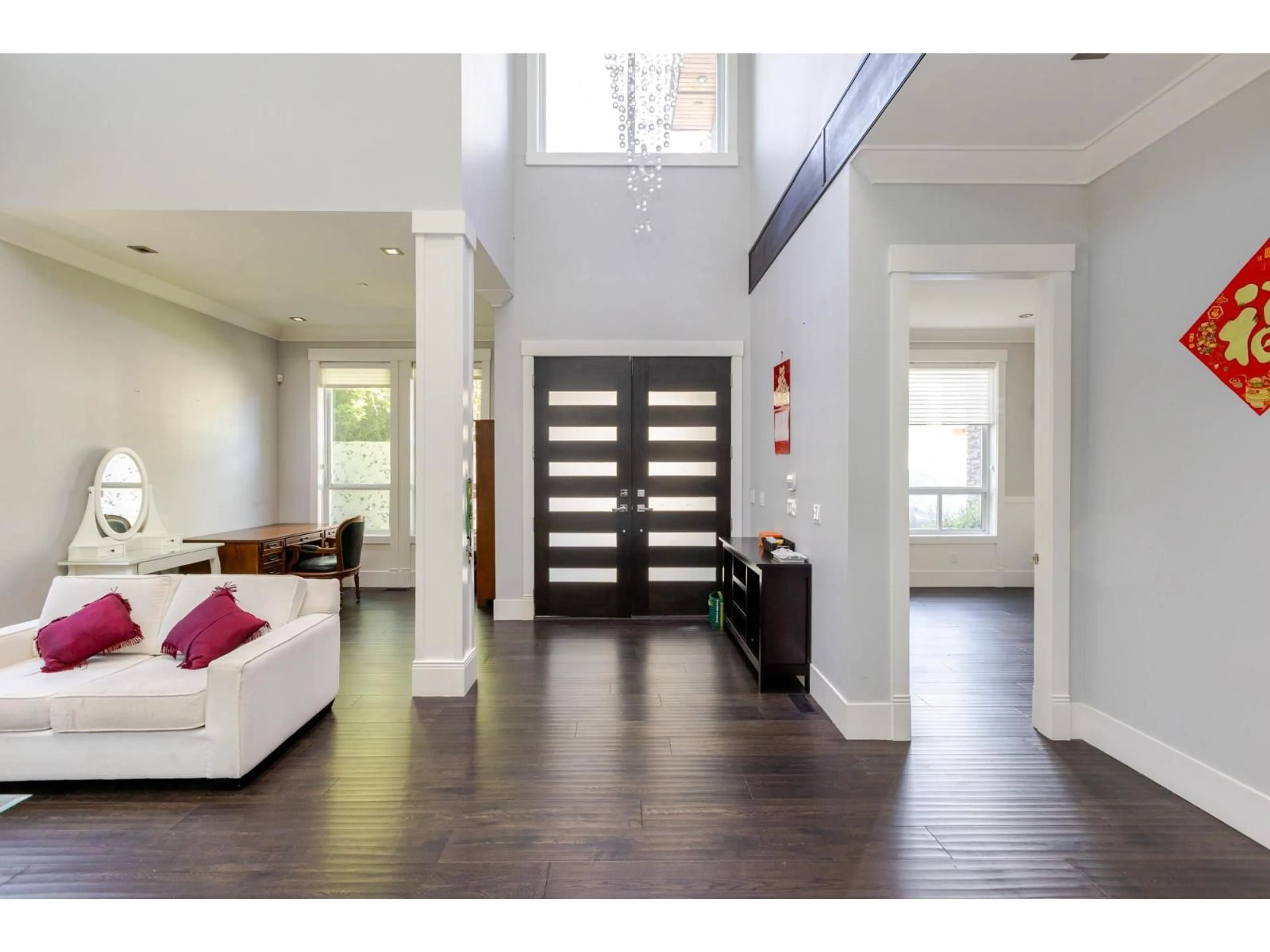 Indoor entryway for 1540 MAPLE STREET, White Rock British Columbia V4B4N5