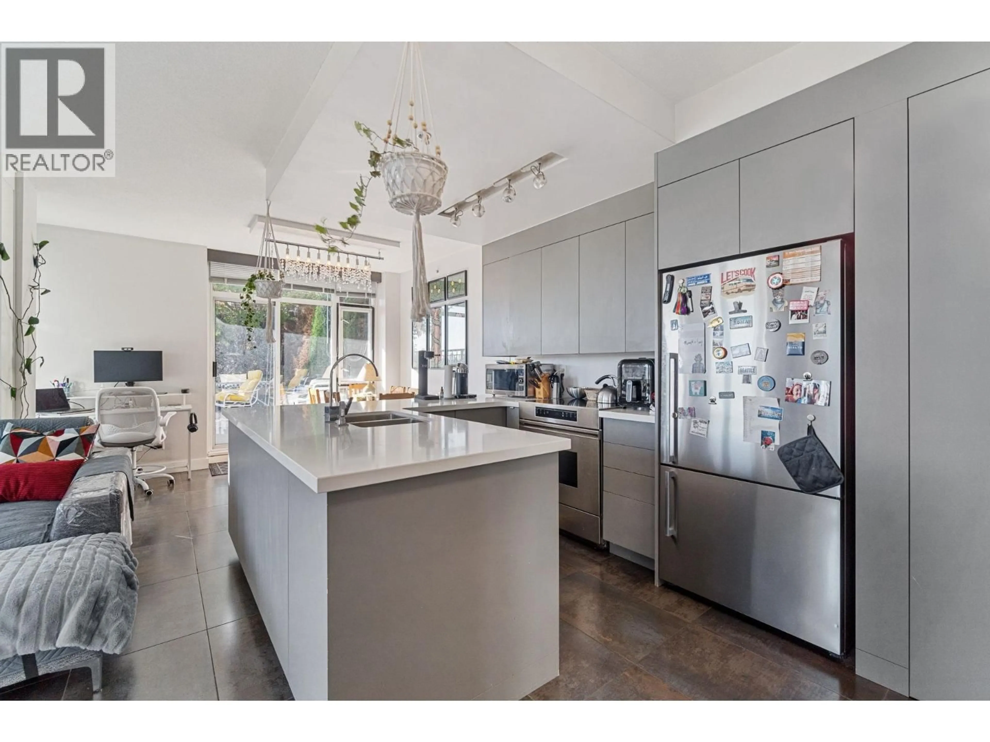 Open concept kitchen, ceramic/tile floor for 654 - 1483 KING EDWARD AVENUE, Vancouver British Columbia V5N5Z3
