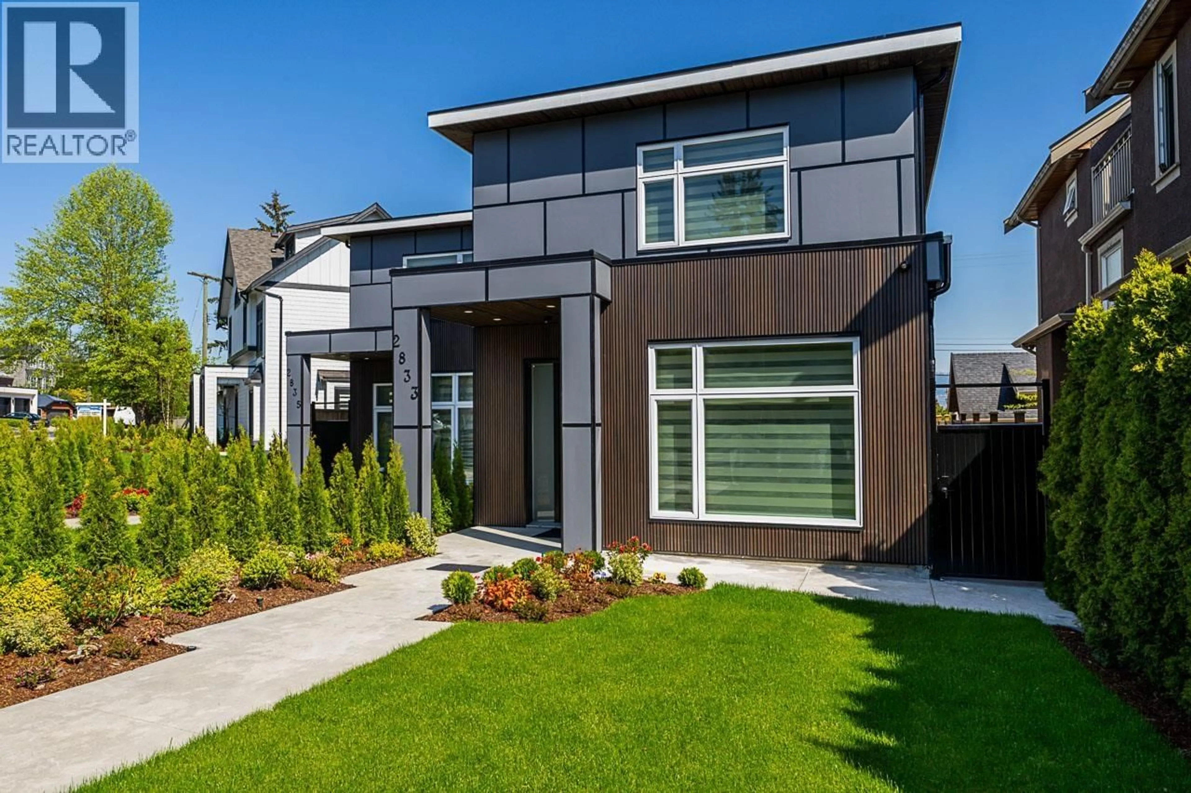 Home with vinyl exterior material, street for 2833 OLIVER CRESCENT, Vancouver British Columbia V6L1T1