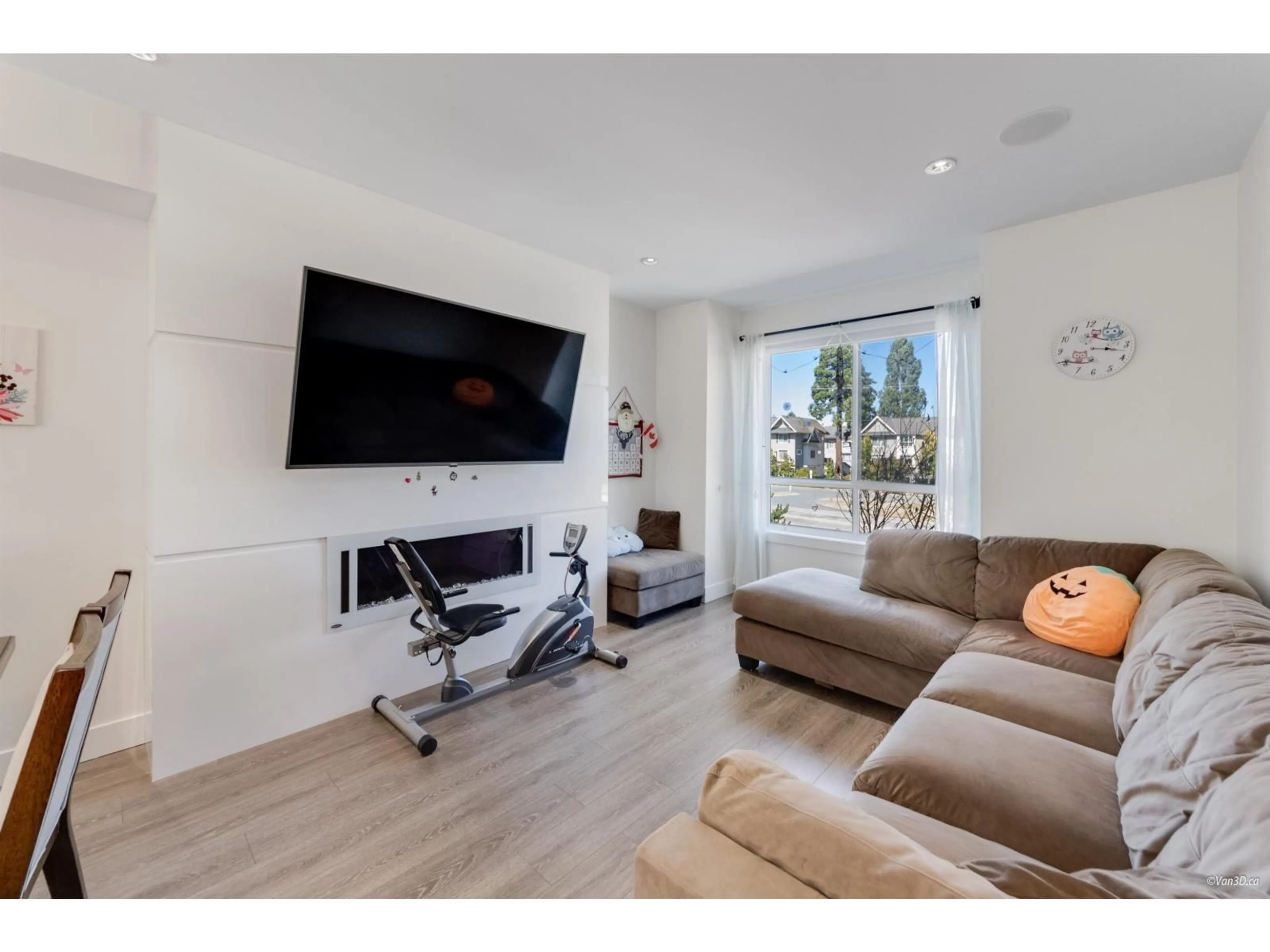 Home theater for 23 - 1670 160 STREET, Surrey British Columbia V4A0C6