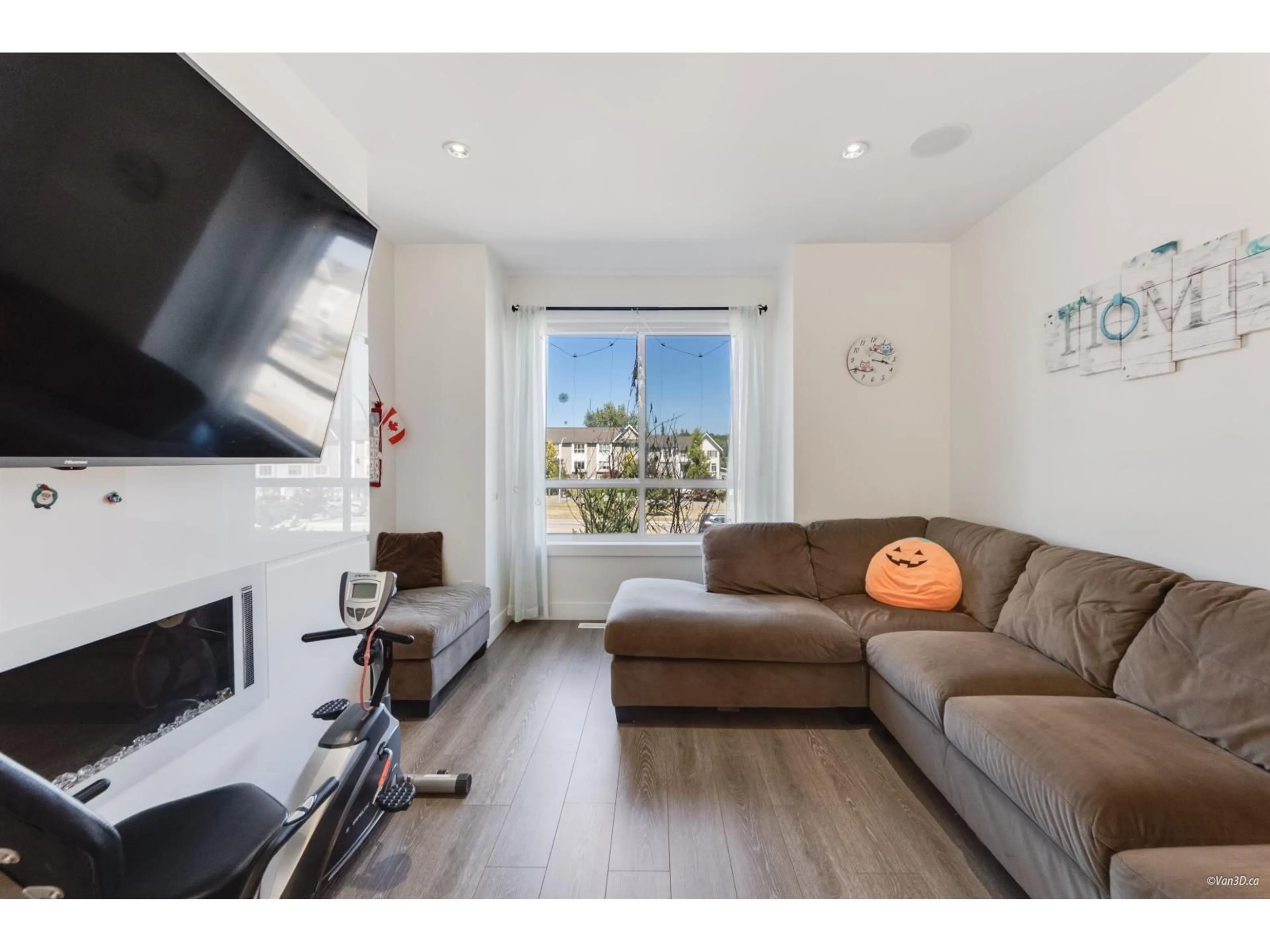 Living room with furniture, wood/laminate floor for 23 - 1670 160 STREET, Surrey British Columbia V4A0C6