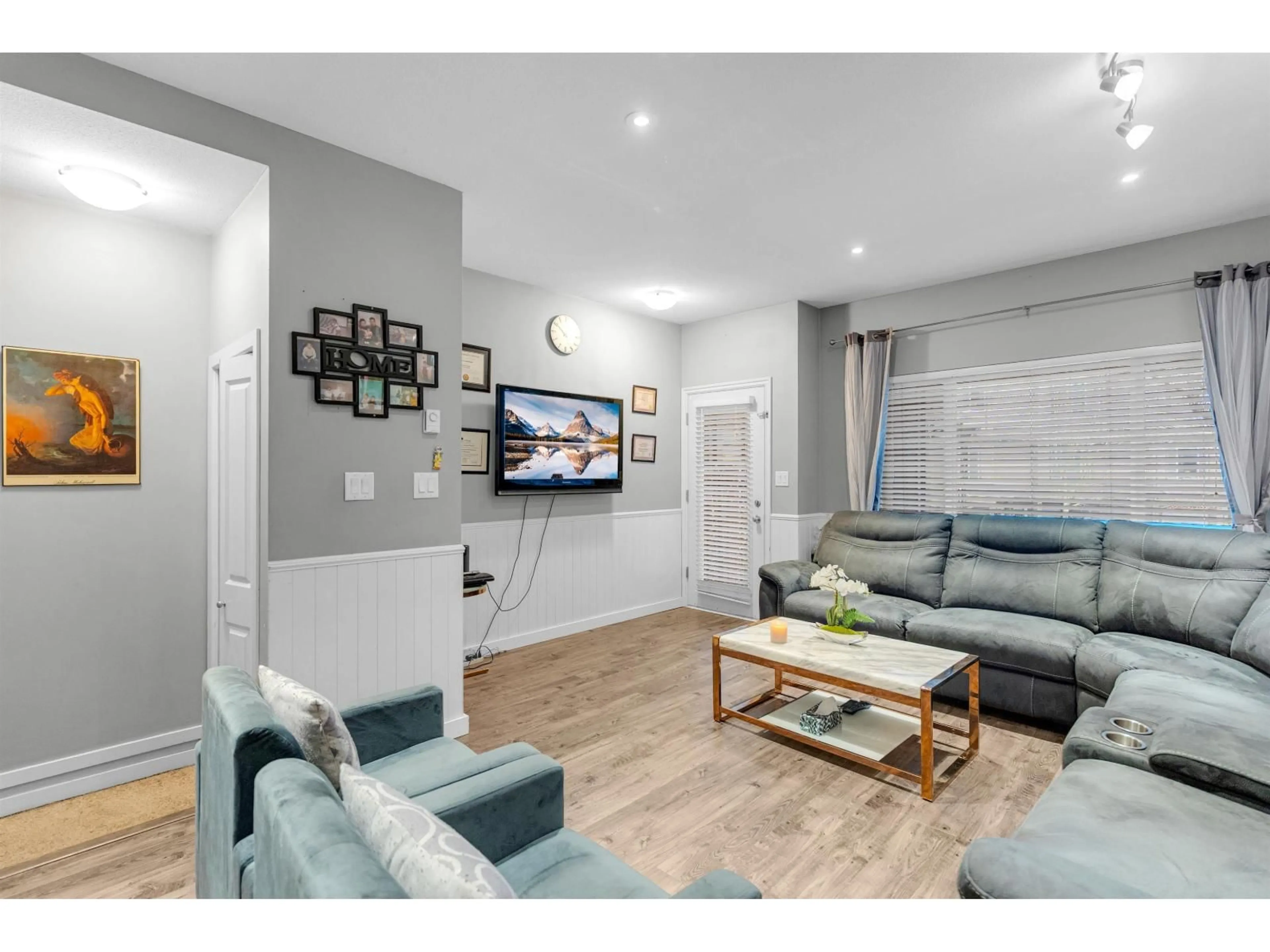 Living room with furniture, wood/laminate floor for 49 - 18701 66 AVENUE, Surrey British Columbia V3S4P3