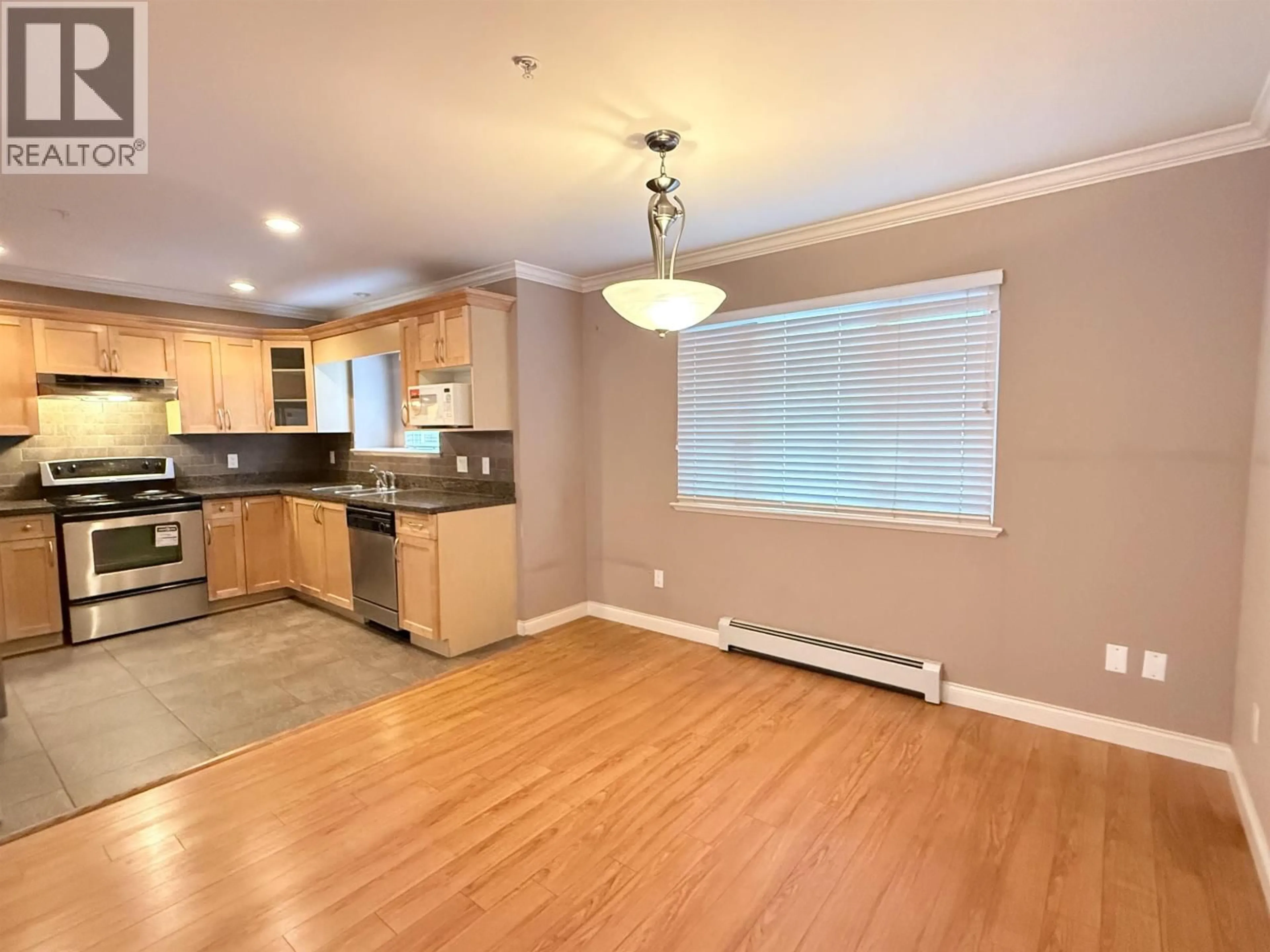 Open concept kitchen, wood/laminate floor for 102 - 3760 DOMINION STREET, Burnaby British Columbia V5G1B9
