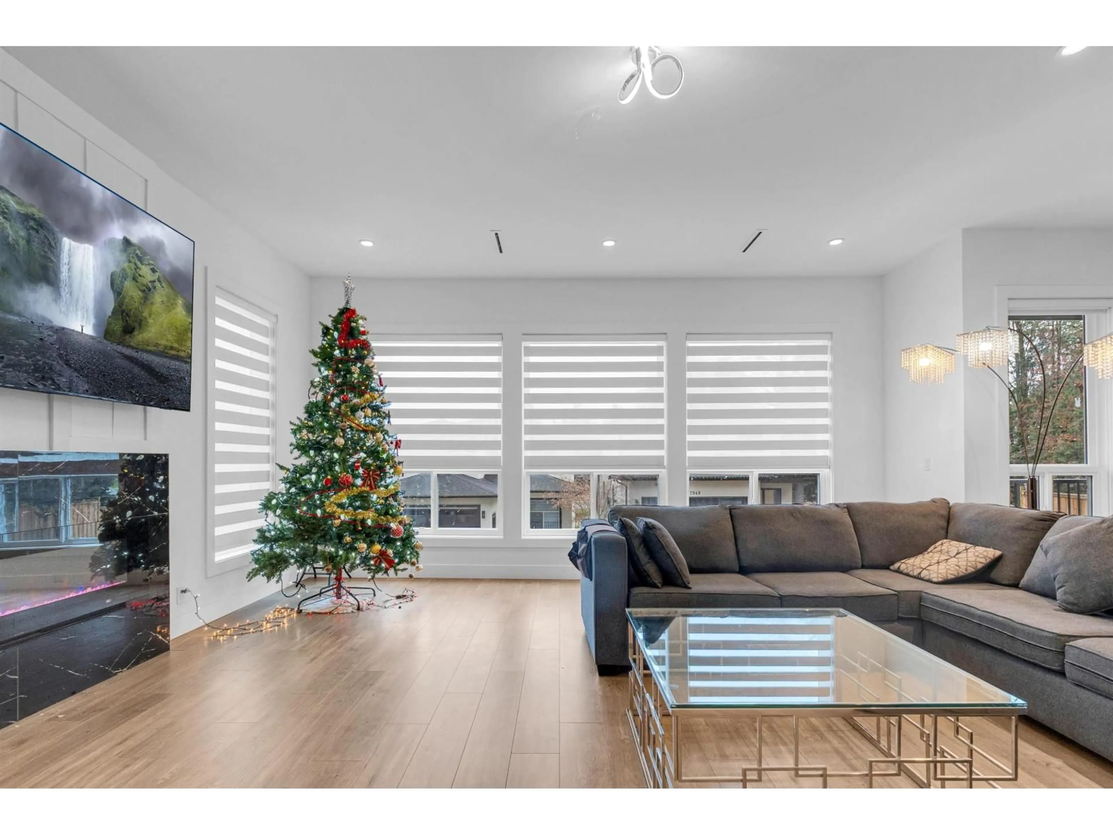 Living room with furniture, unknown for 13995 79A AVENUE, Surrey British Columbia V3W2Z5