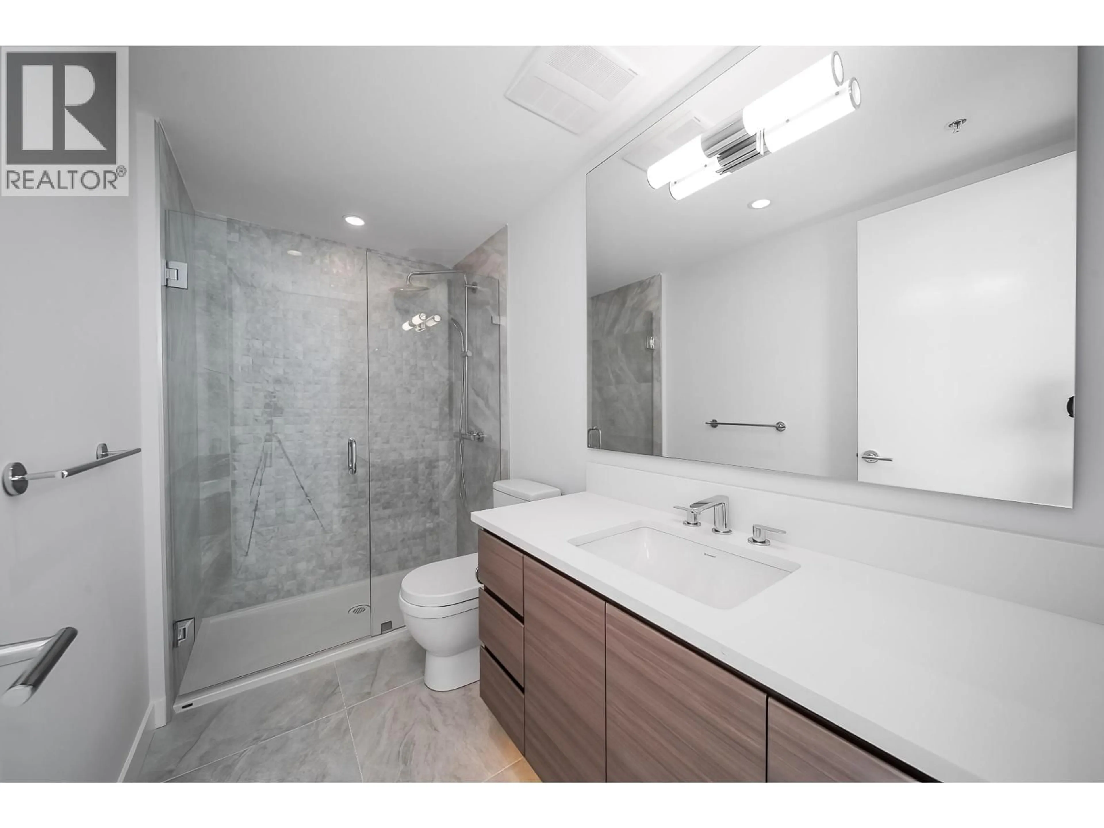 Standard bathroom, ceramic/tile floor for 1005 - 6833 BUSWELL STREET, Richmond British Columbia V6Y0L3