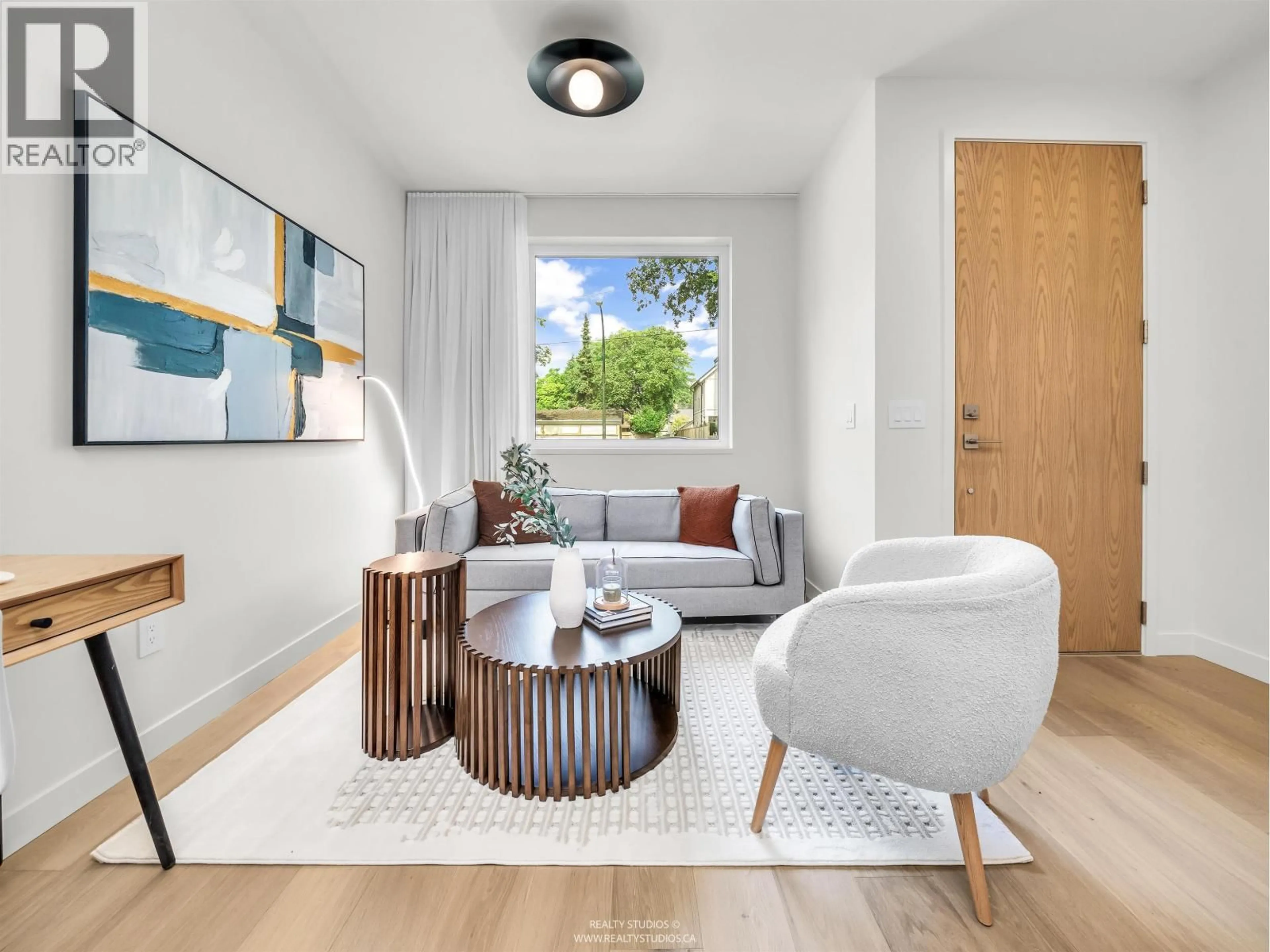 Living room with furniture, wood/laminate floor for 1 - 1120 23RD AVENUE, Vancouver British Columbia V5V1Y7