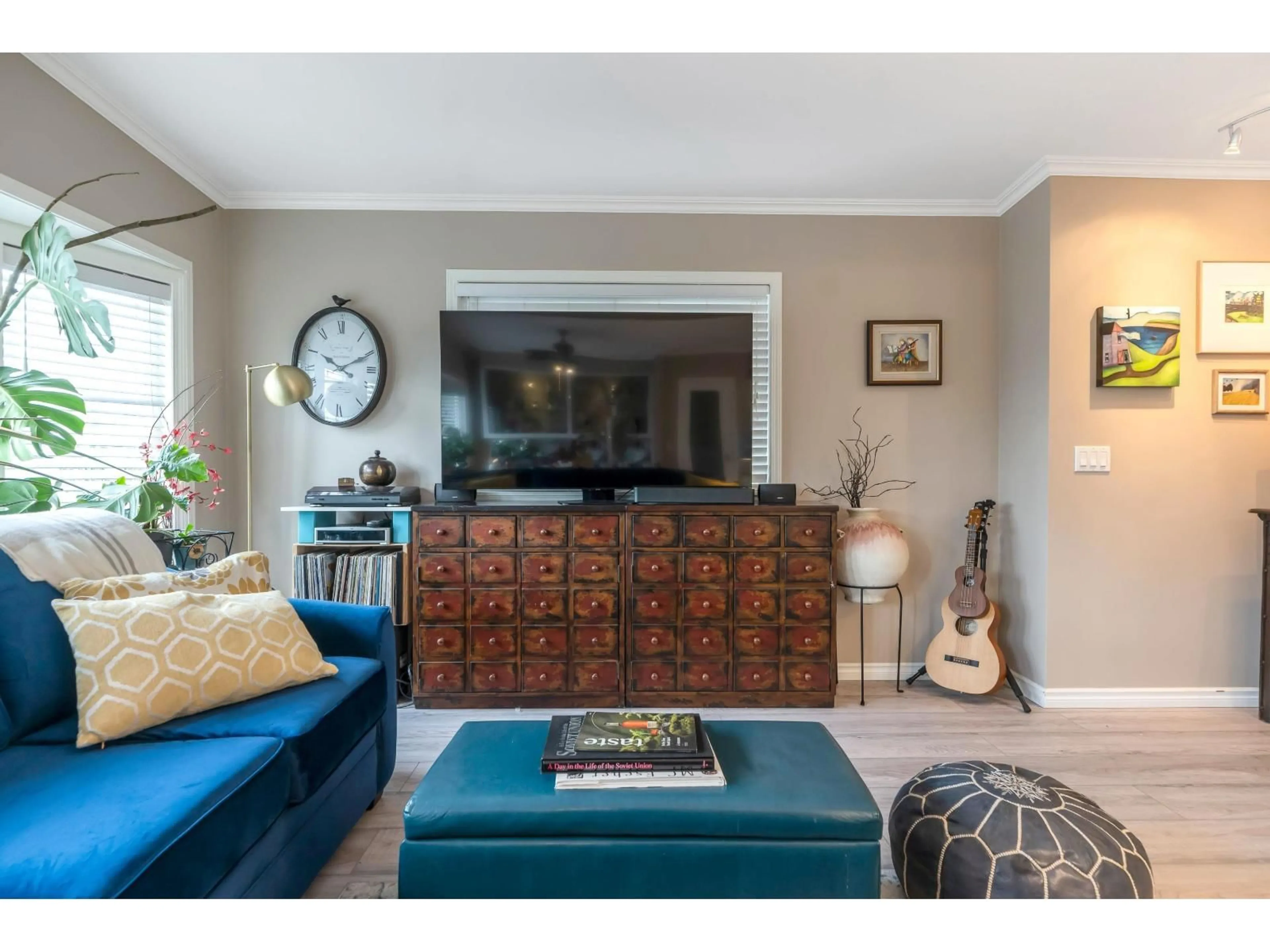 Living room with furniture, unknown for 9 - 1640 162 STREET, Surrey British Columbia V4A6Y9