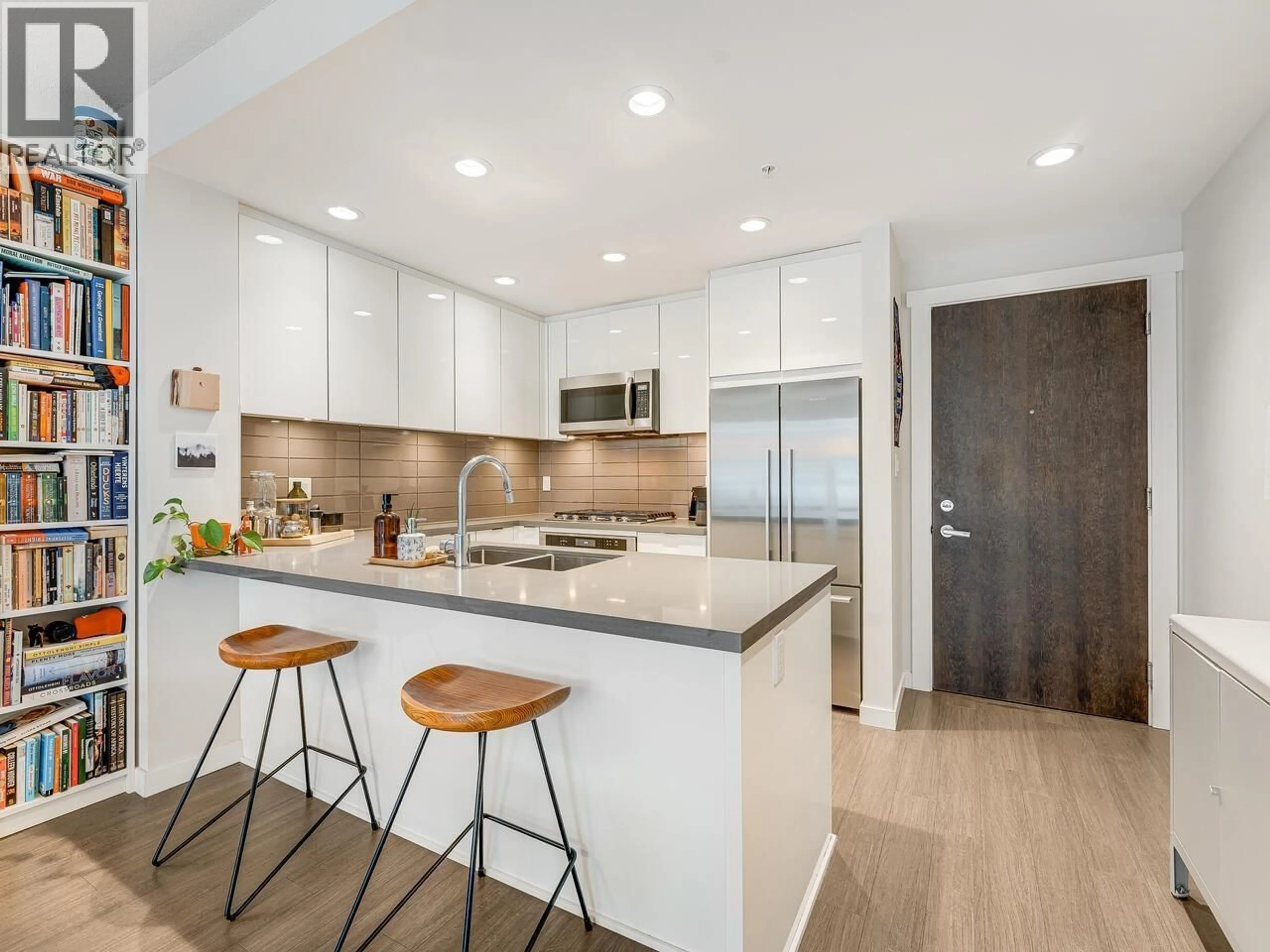 Open concept kitchen, unknown for 412 - 255 1ST STREET, North Vancouver British Columbia V7M3G8