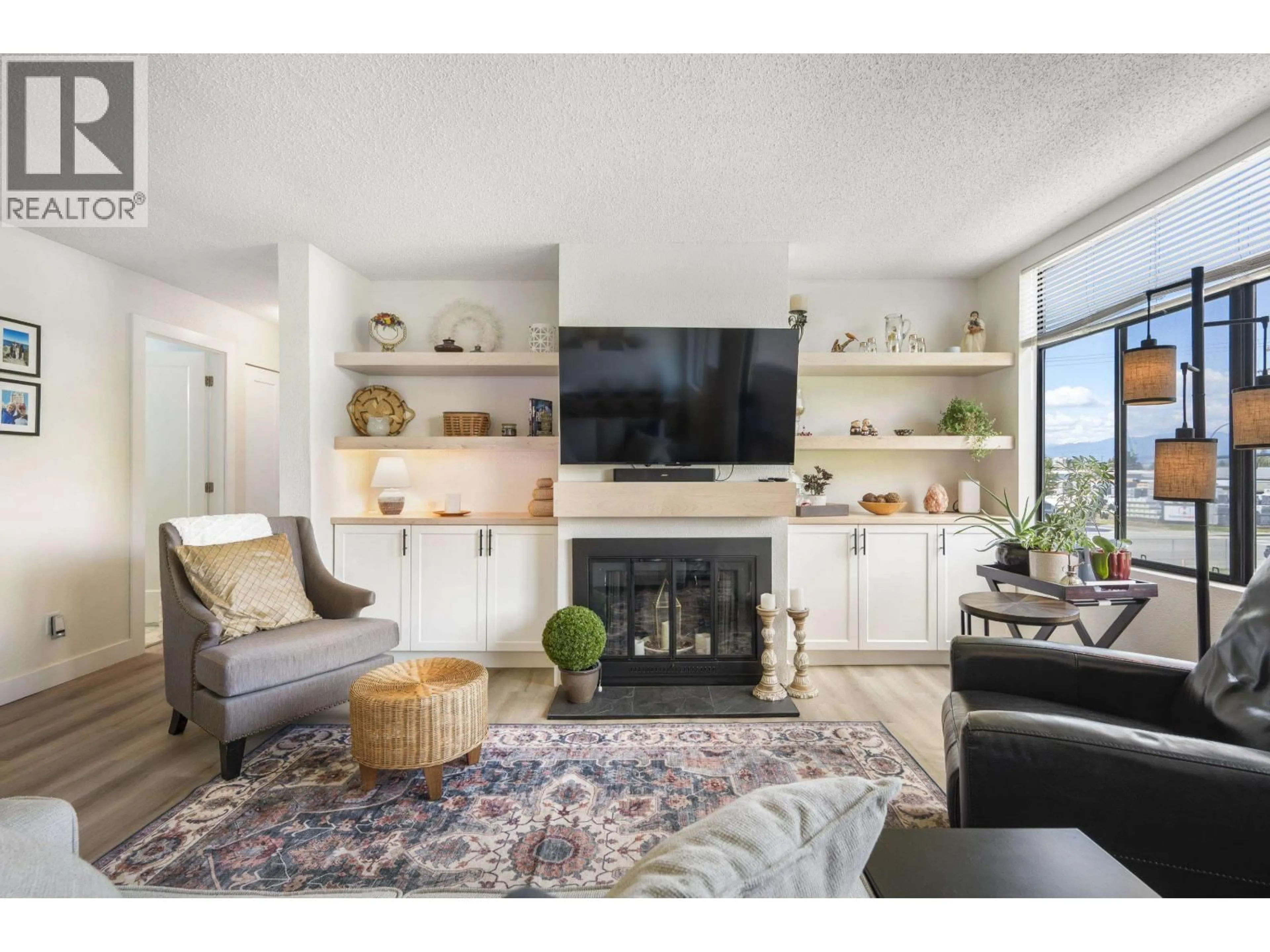 Living room with furniture, unknown for 32 - 11900 228 STREET, Maple Ridge British Columbia V2X6L9