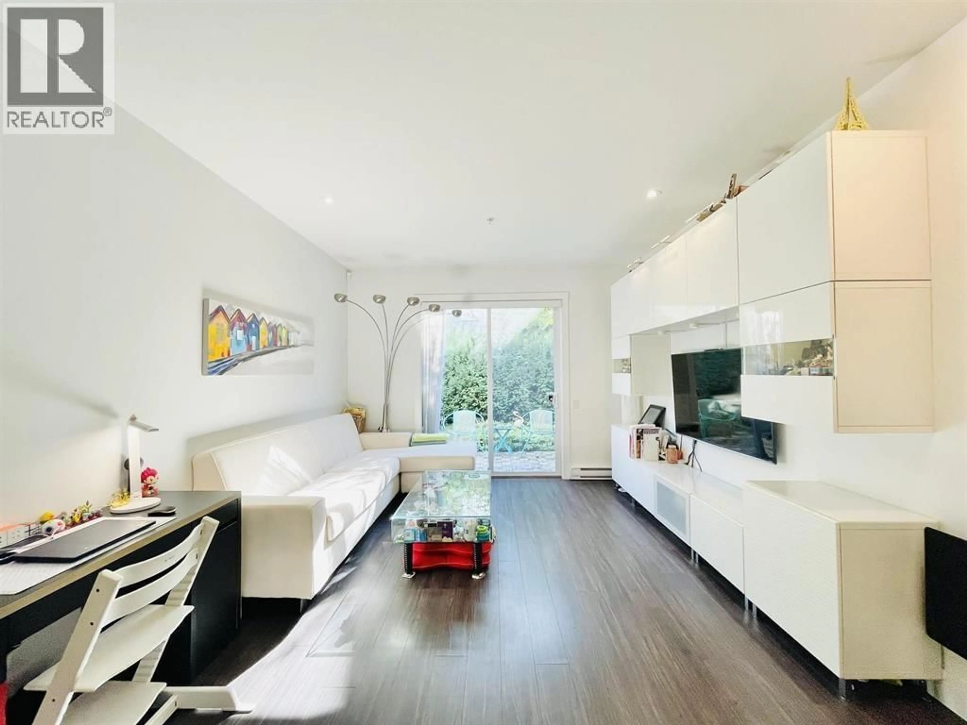 Living room with furniture, wood/laminate floor for 35 - 6868 BURLINGTON AVENUE, Burnaby British Columbia V5J0G1