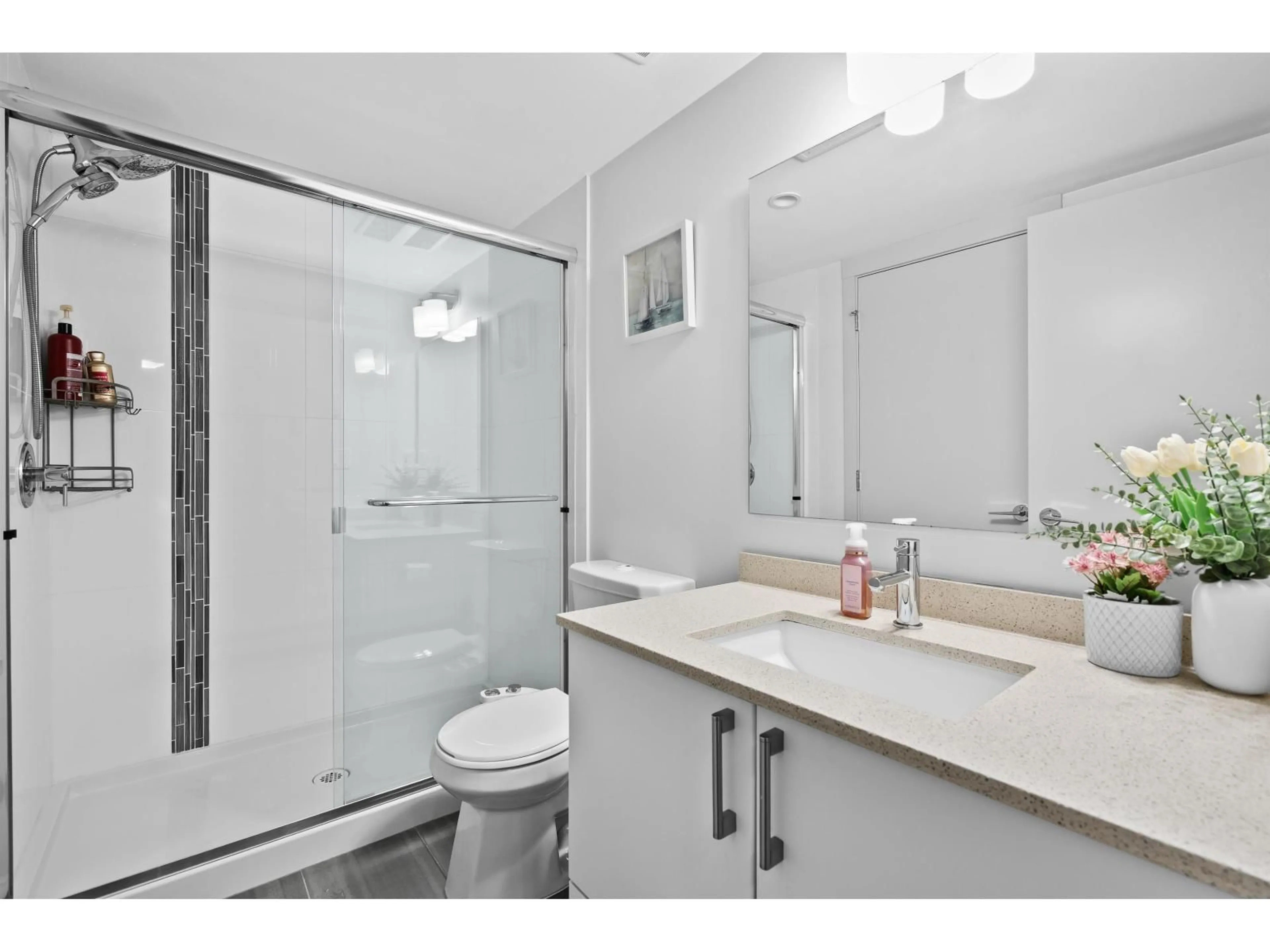 Standard bathroom, unknown for 215 - 8733 160 STREET, Surrey British Columbia V4N6P9