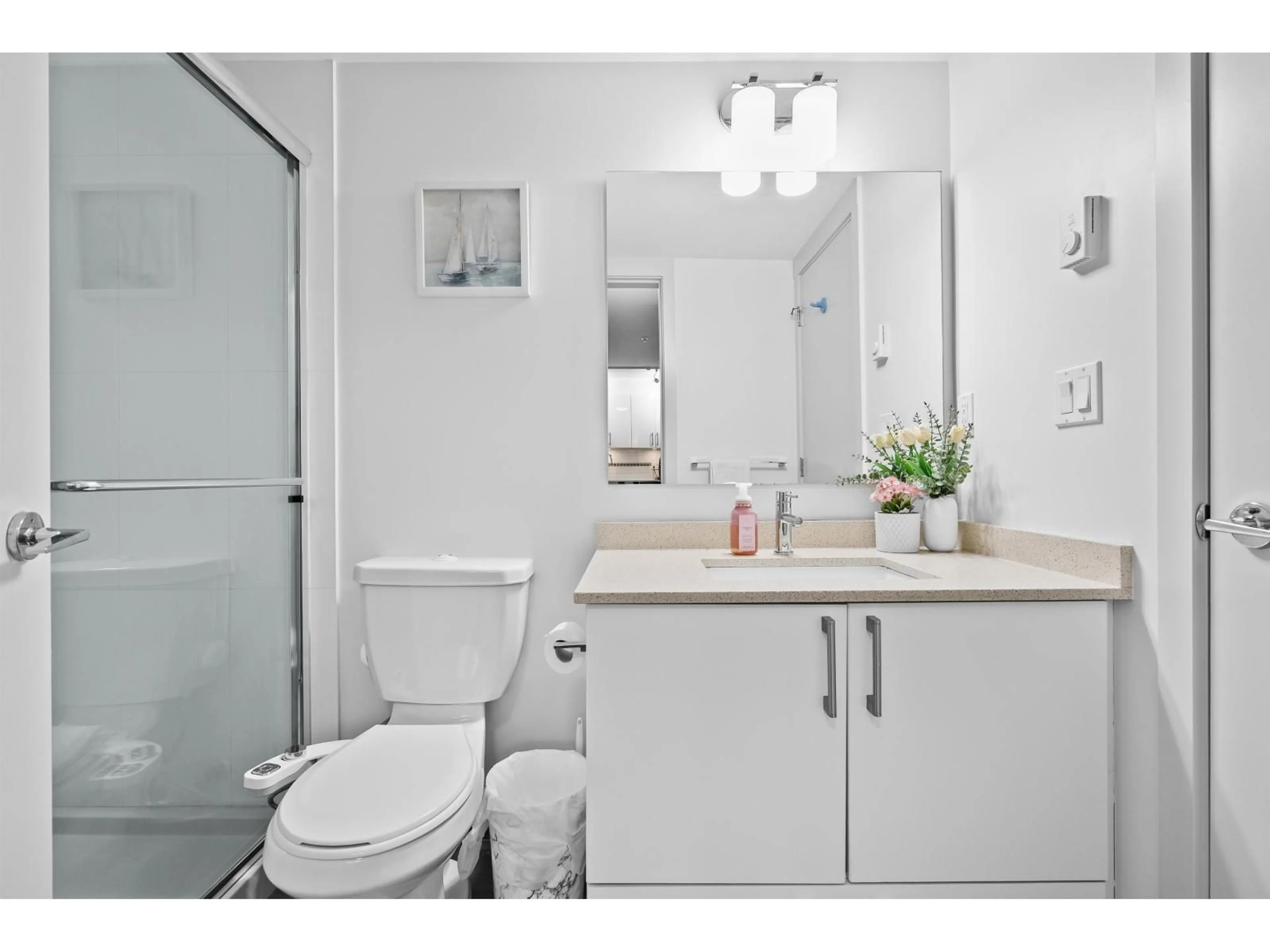 Standard bathroom, unknown for 215 - 8733 160 STREET, Surrey British Columbia V4N6P9