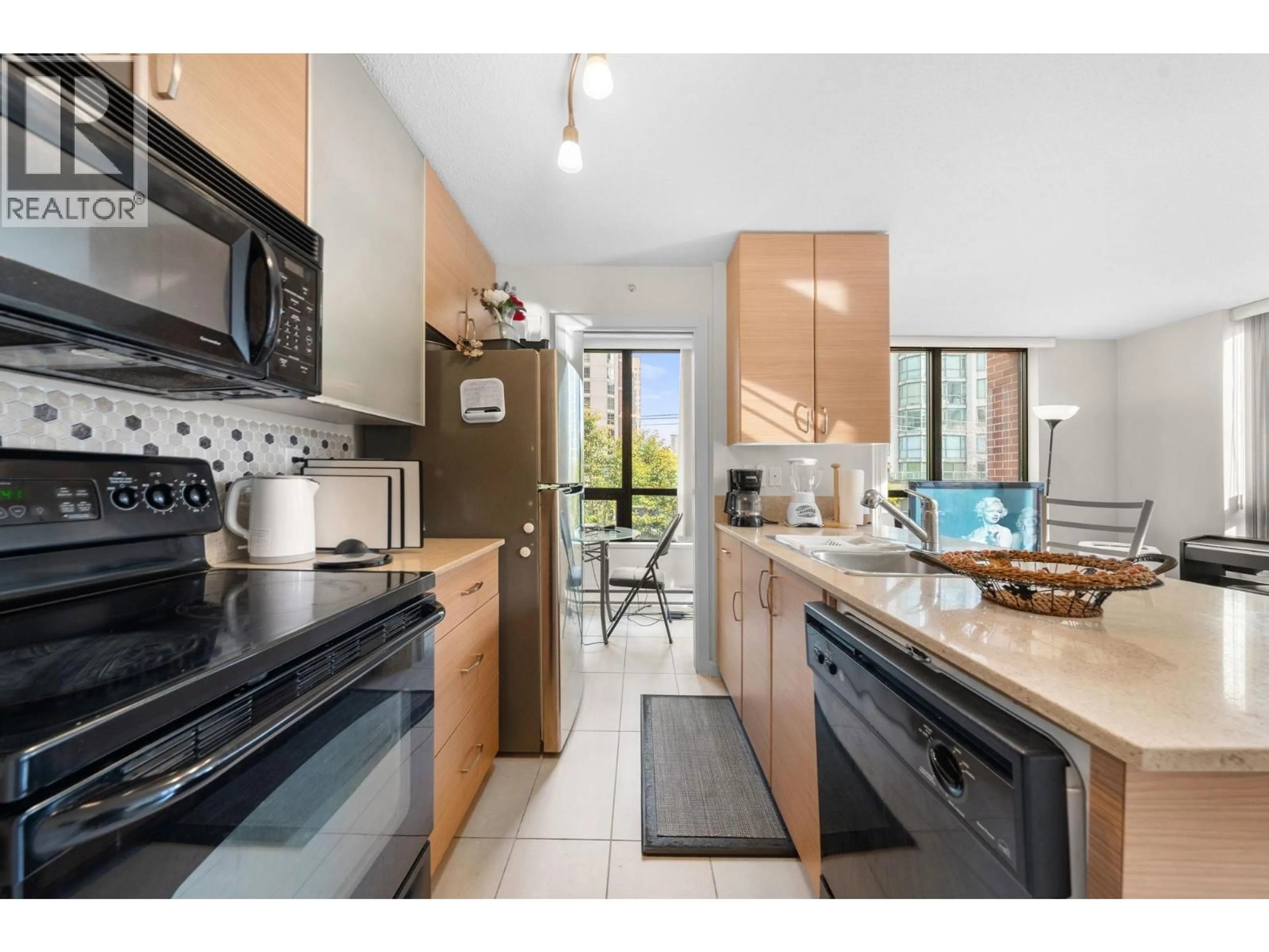 Standard kitchen, unknown for 502 - 909 MAINLAND STREET, Vancouver British Columbia V6B1S3