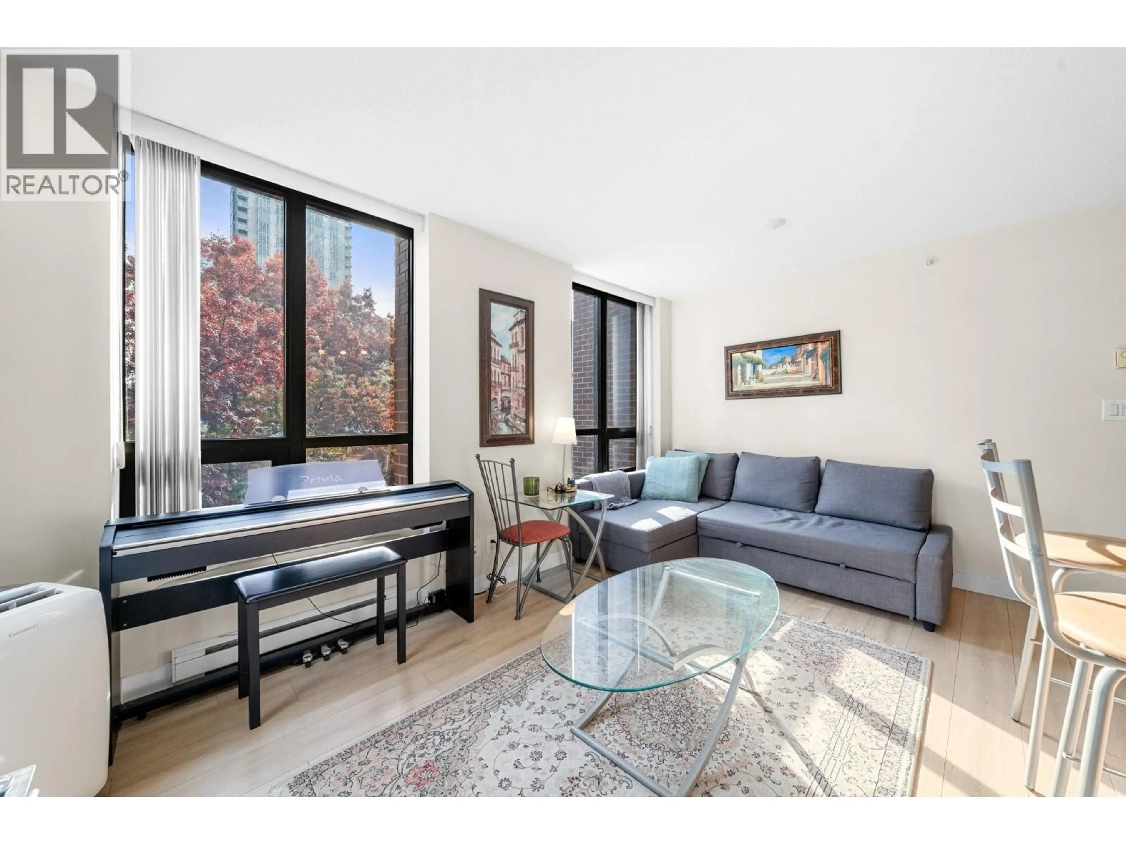 Living room with furniture, unknown for 502 - 909 MAINLAND STREET, Vancouver British Columbia V6B1S3