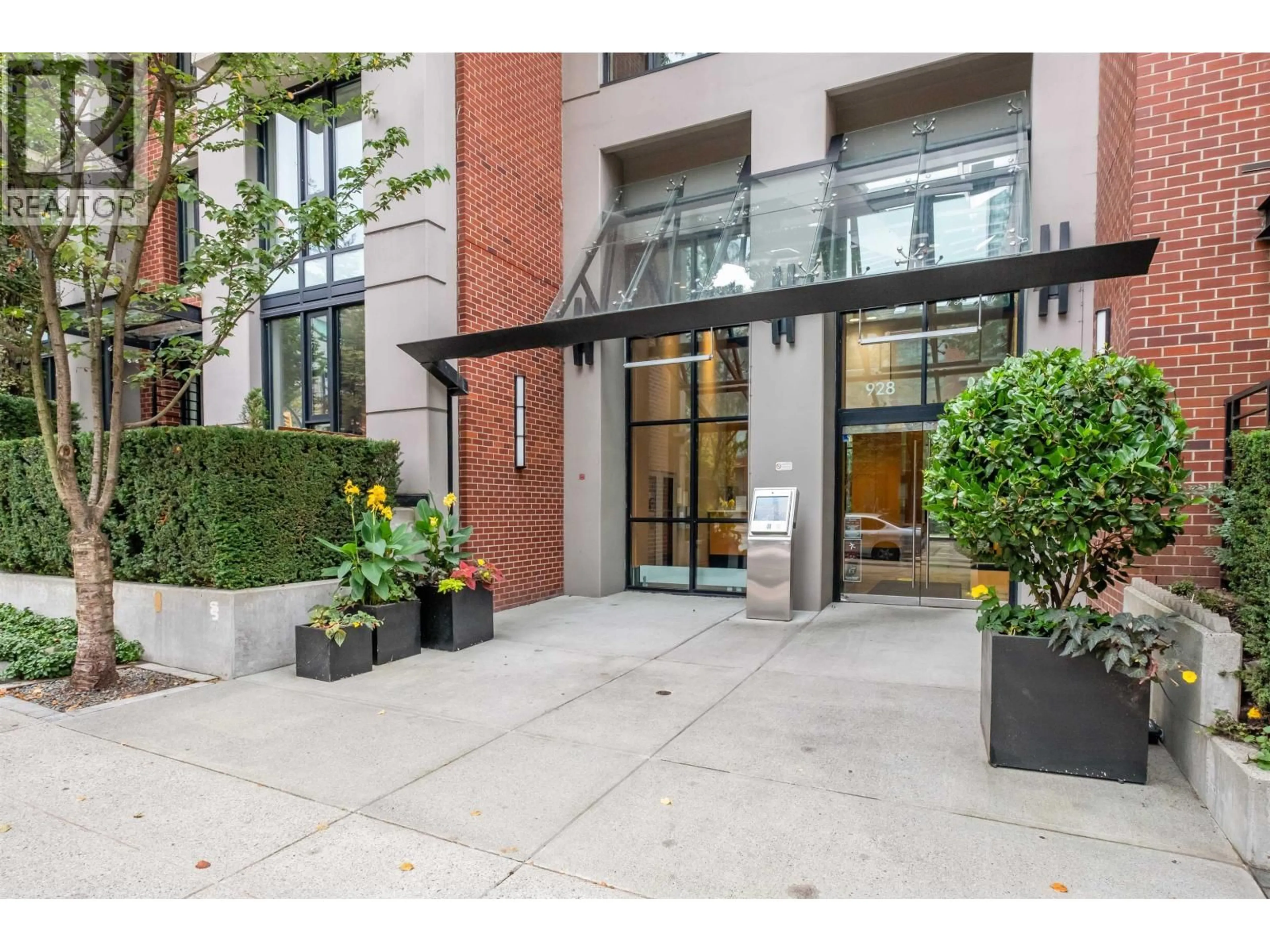Indoor foyer for 1110 - 928 HOMER STREET, Vancouver British Columbia V6B1T7