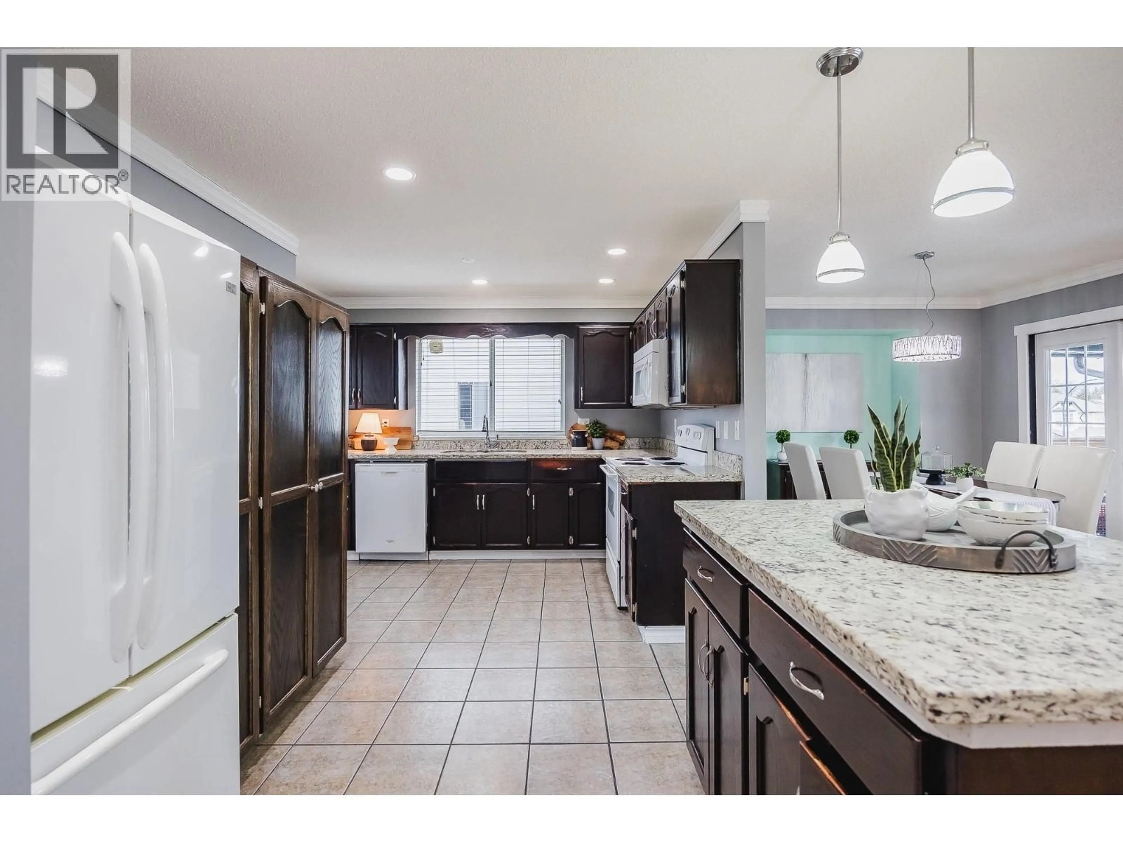 Open concept kitchen, ceramic/tile floor for 20492 THORNE AVENUE, Maple Ridge British Columbia V2X8T8