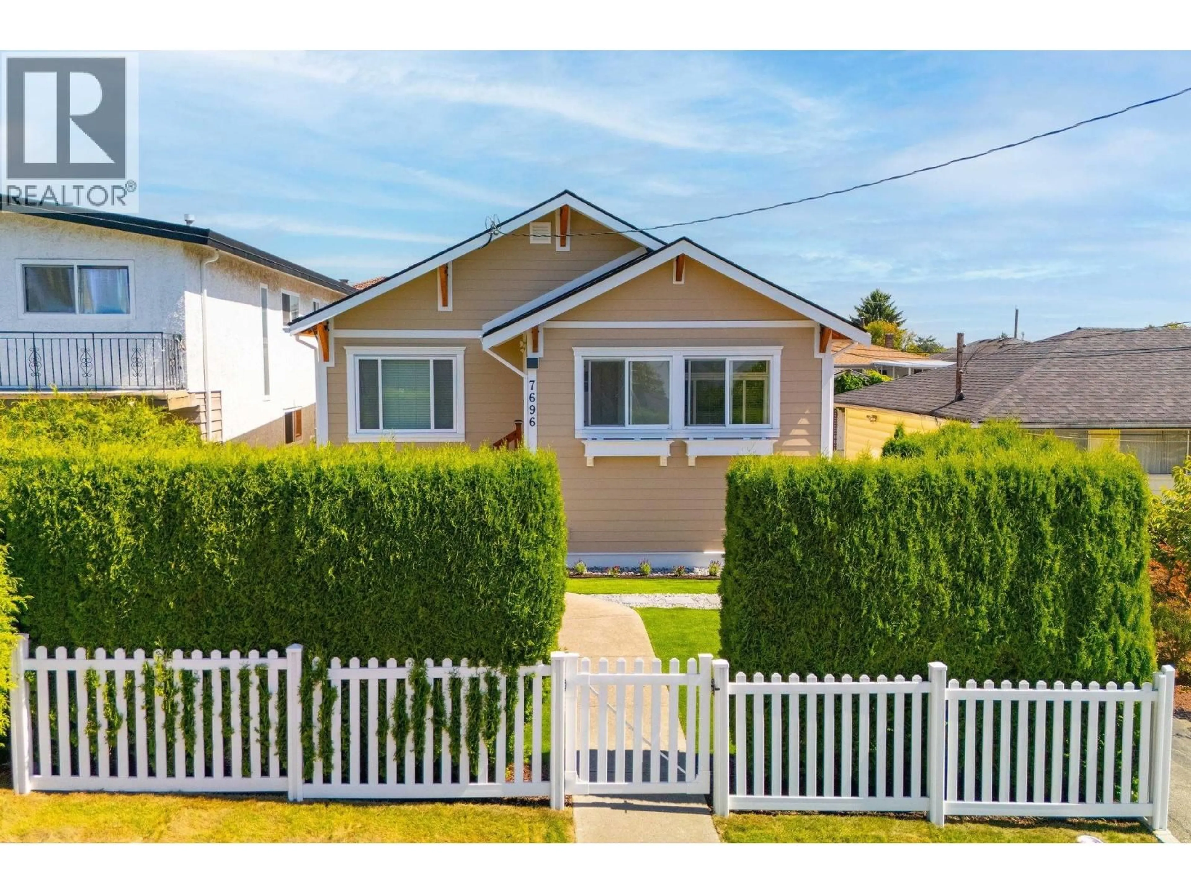 A pic from outside/outdoor area/front of a property/back of a property/a pic from drone, street for 7696 DAVIES STREET, Burnaby British Columbia V3N3H4