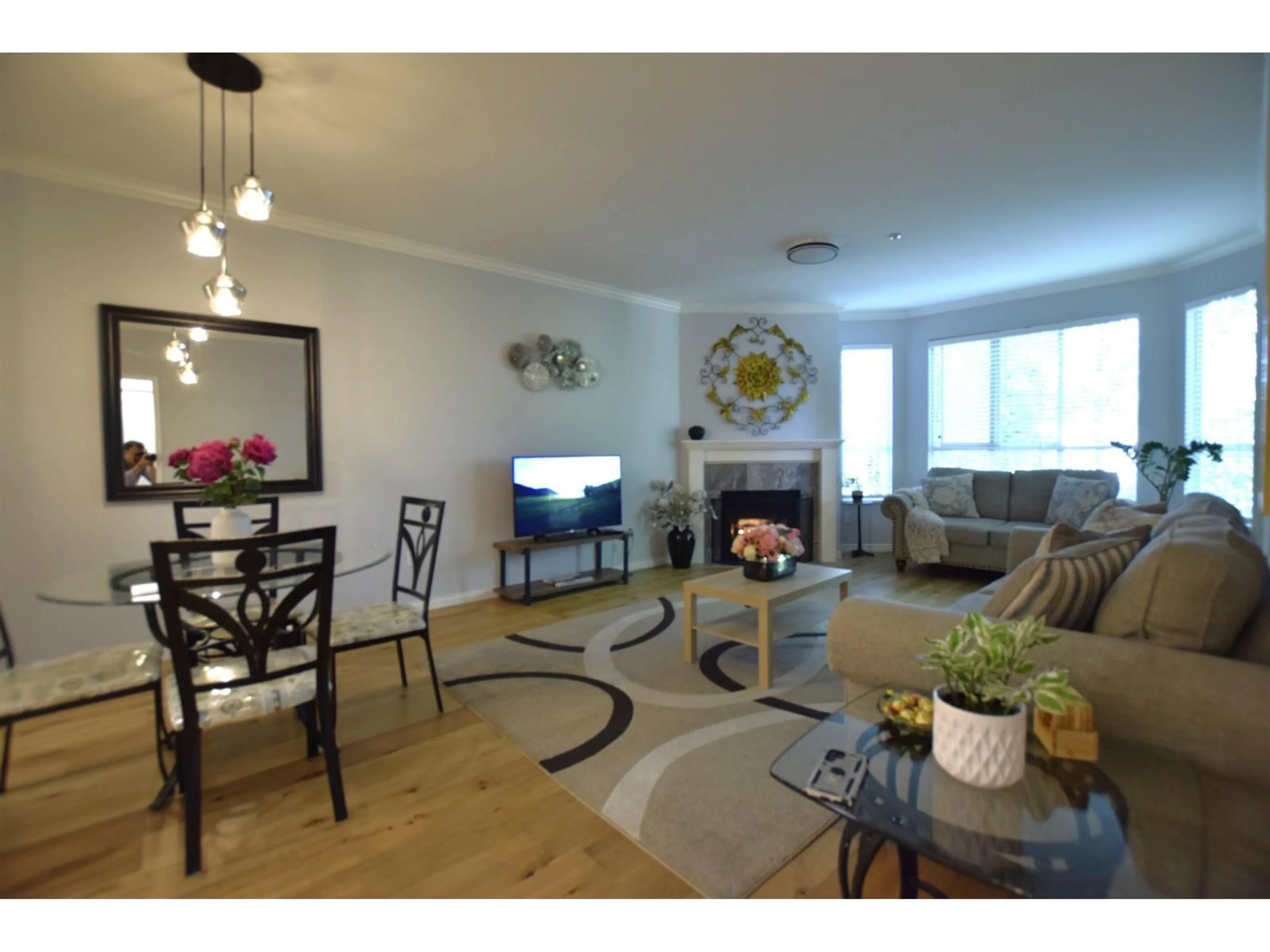 Living room with furniture, wood/laminate floor for 304 - 5646 200 STREET, Langley British Columbia V3A1M8