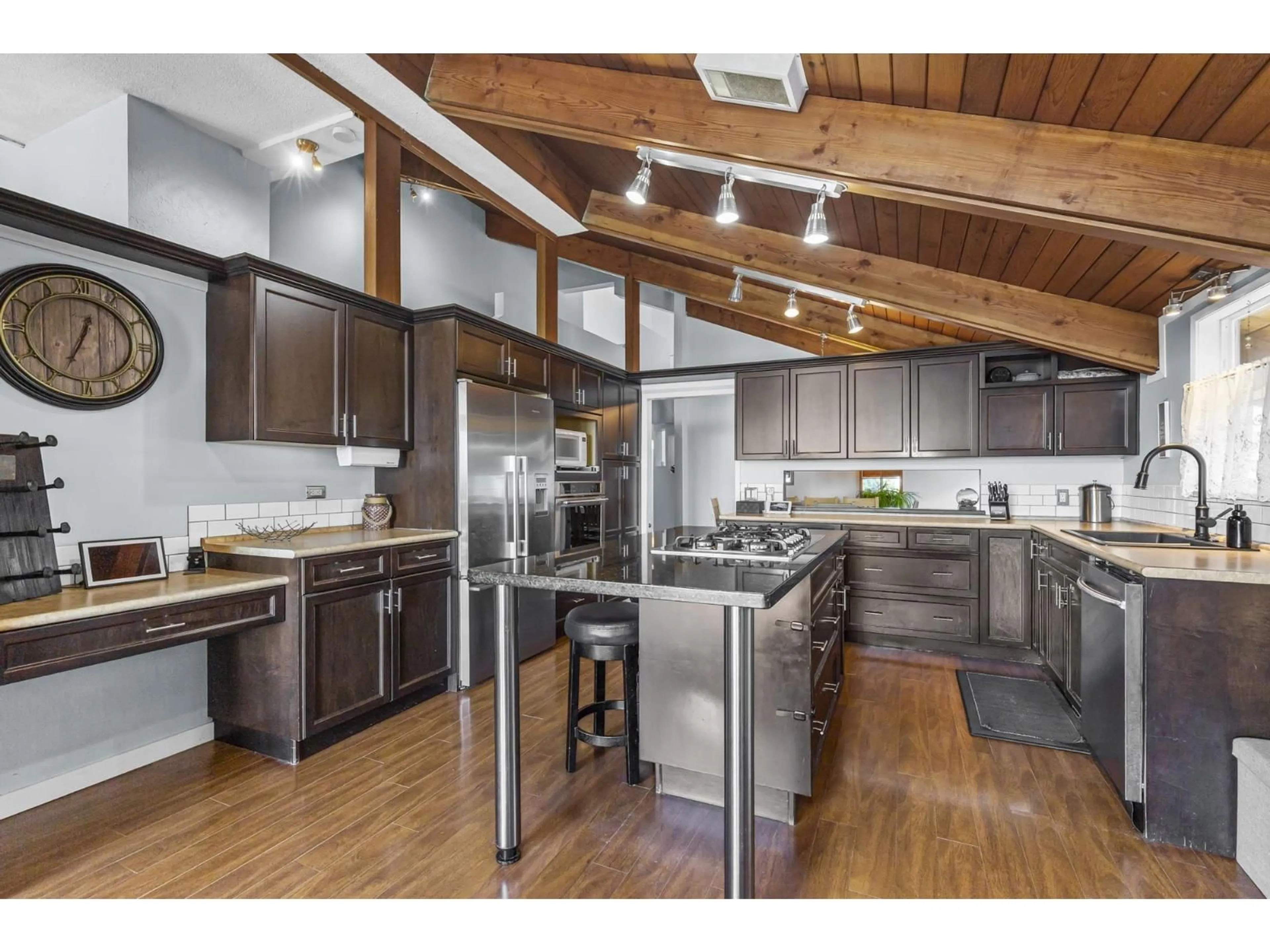 Open concept kitchen, wood/laminate floor for 32934 12TH AVENUE, Mission British Columbia V2V2M8