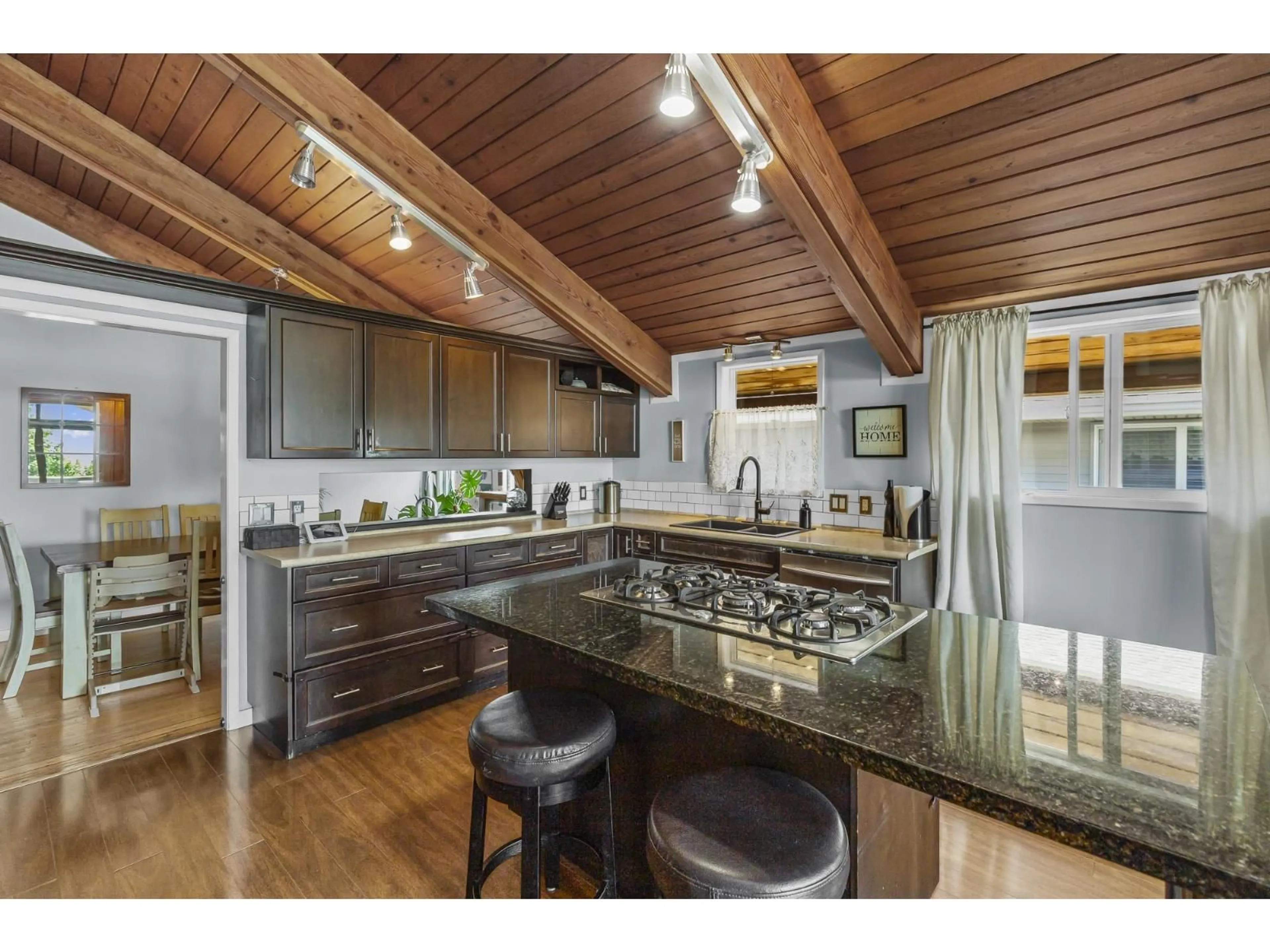 Open concept kitchen, wood/laminate floor for 32934 12TH AVENUE, Mission British Columbia V2V2M8