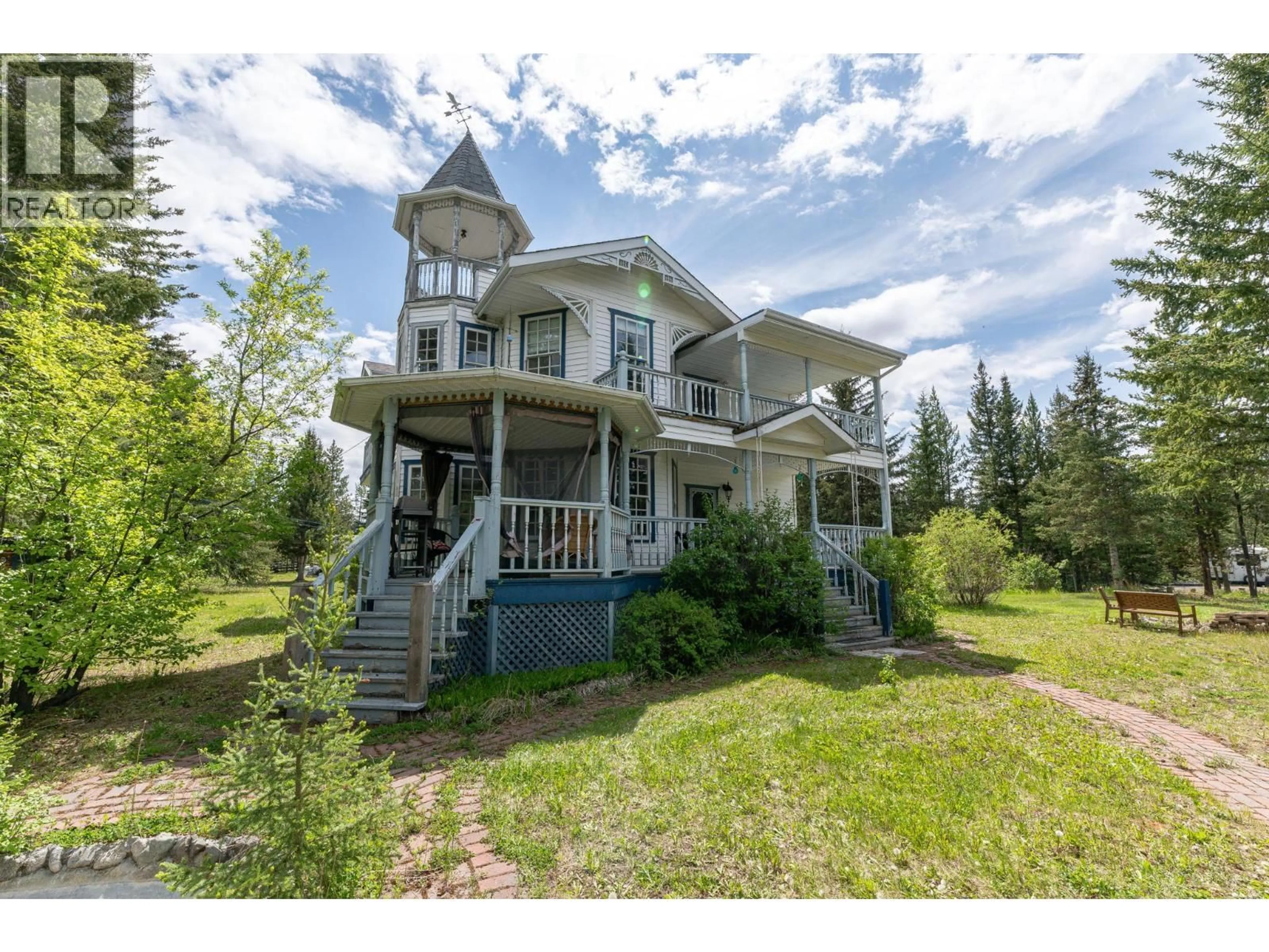 A pic from outside/outdoor area/front of a property/back of a property/a pic from drone, building for 6649 RAYFIELD ROAD, 70 Mile House British Columbia V0K2K0