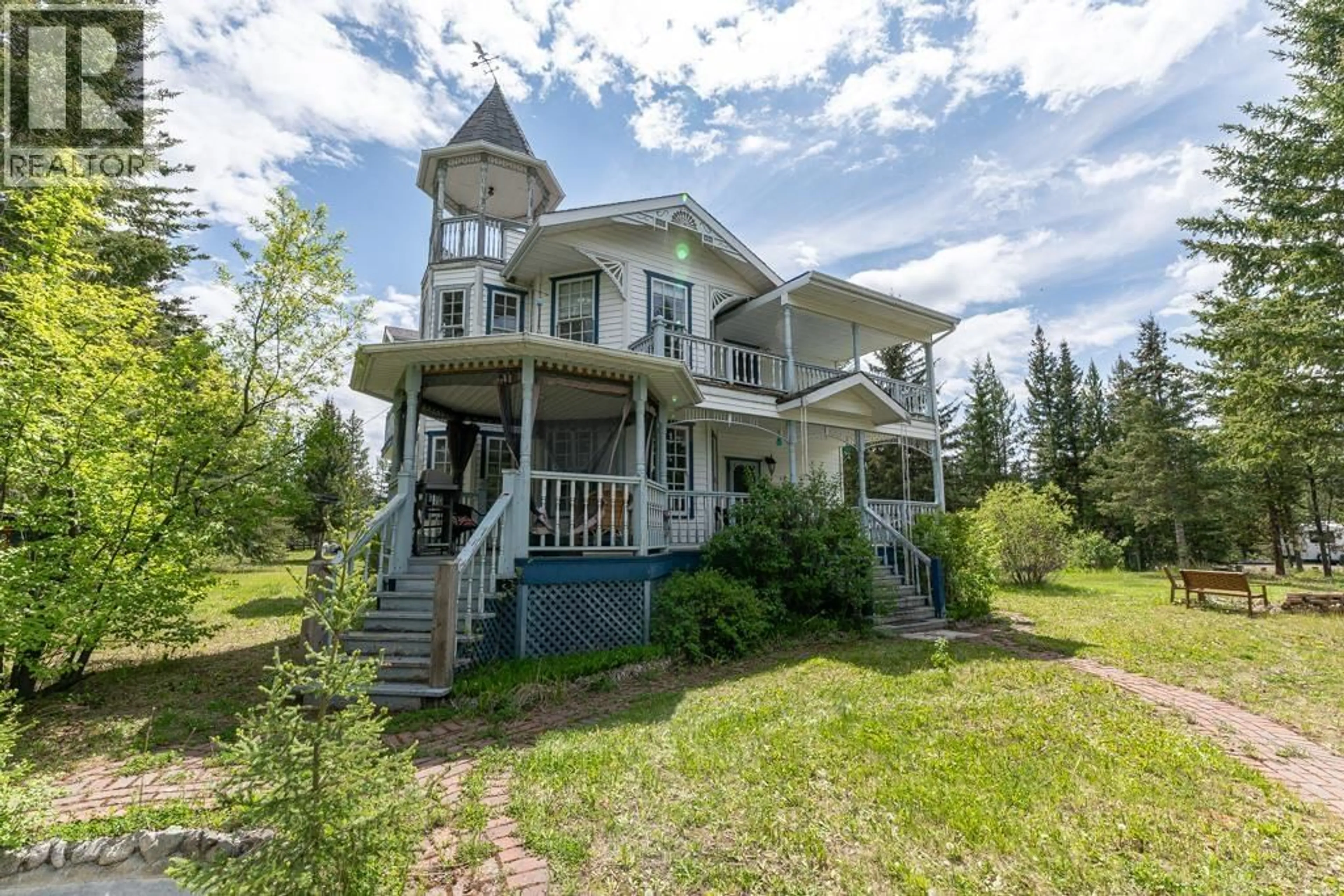 A pic from outside/outdoor area/front of a property/back of a property/a pic from drone, building for 6649 RAYFIELD ROAD, 70 Mile House British Columbia V0K2K0