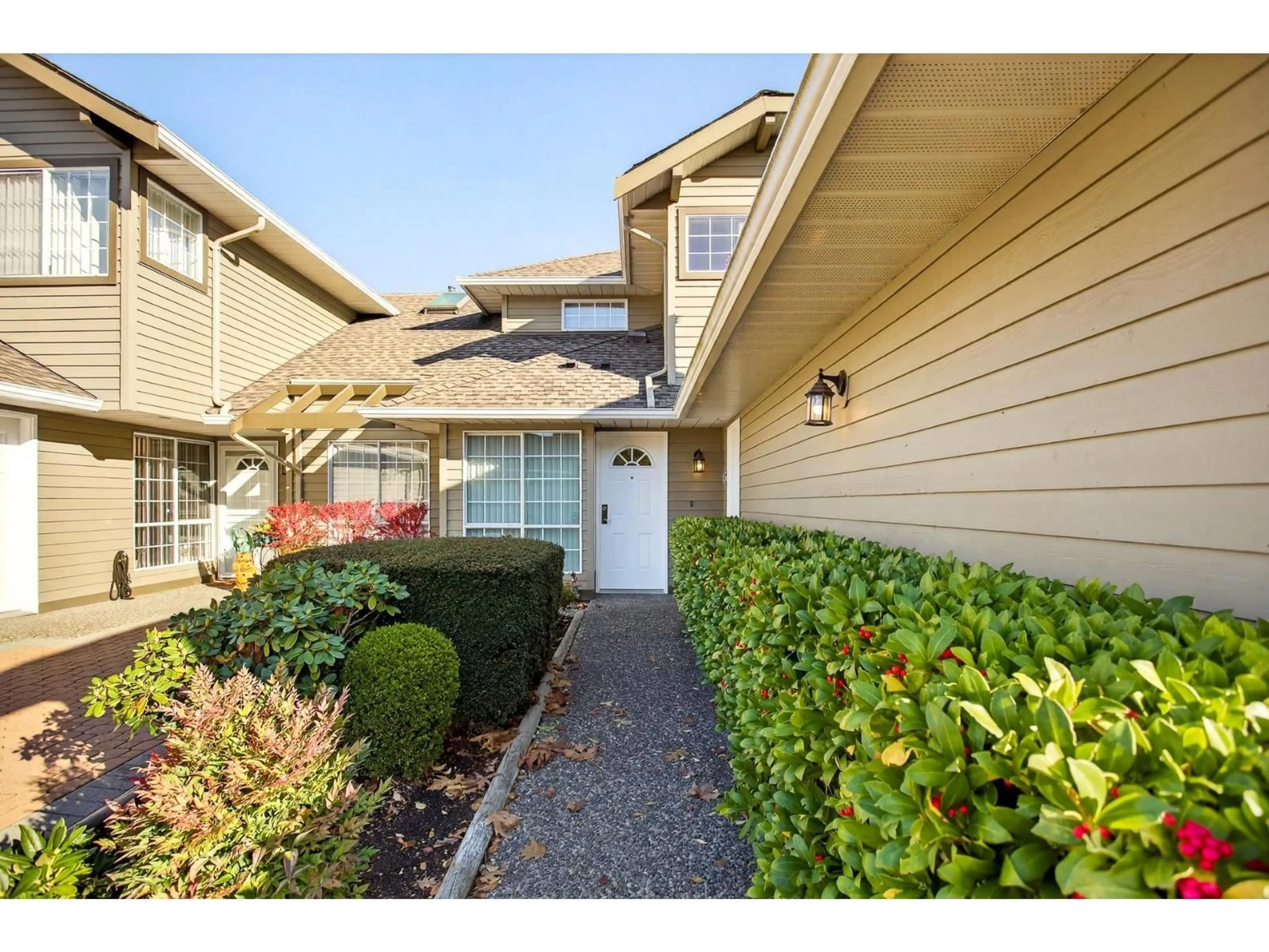 Unknown for 101 - 16275 15 AVENUE, Surrey British Columbia V4A1L4