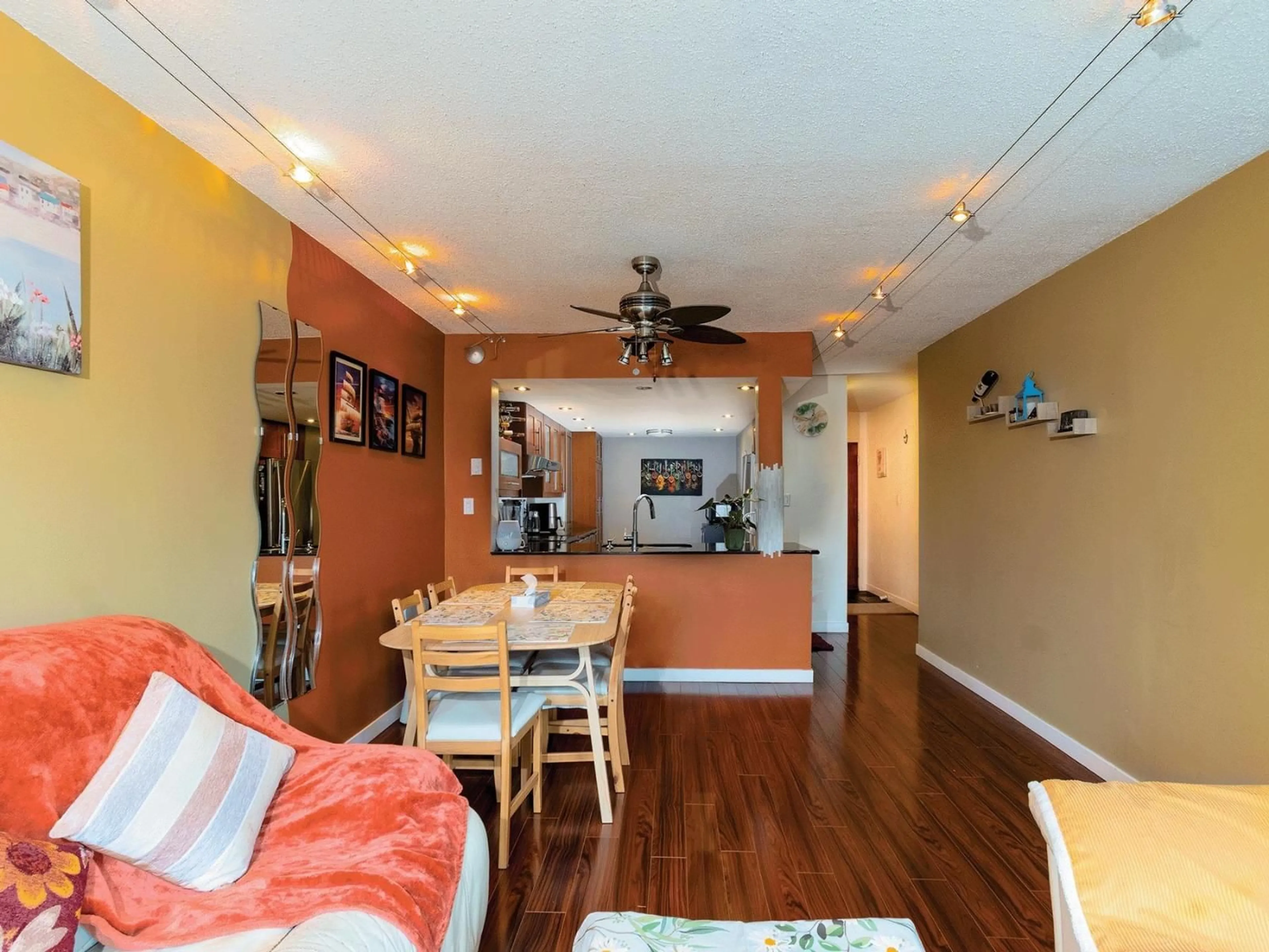 Unknown for 303 - 14881 103A AVENUE, Surrey British Columbia V3R0M5