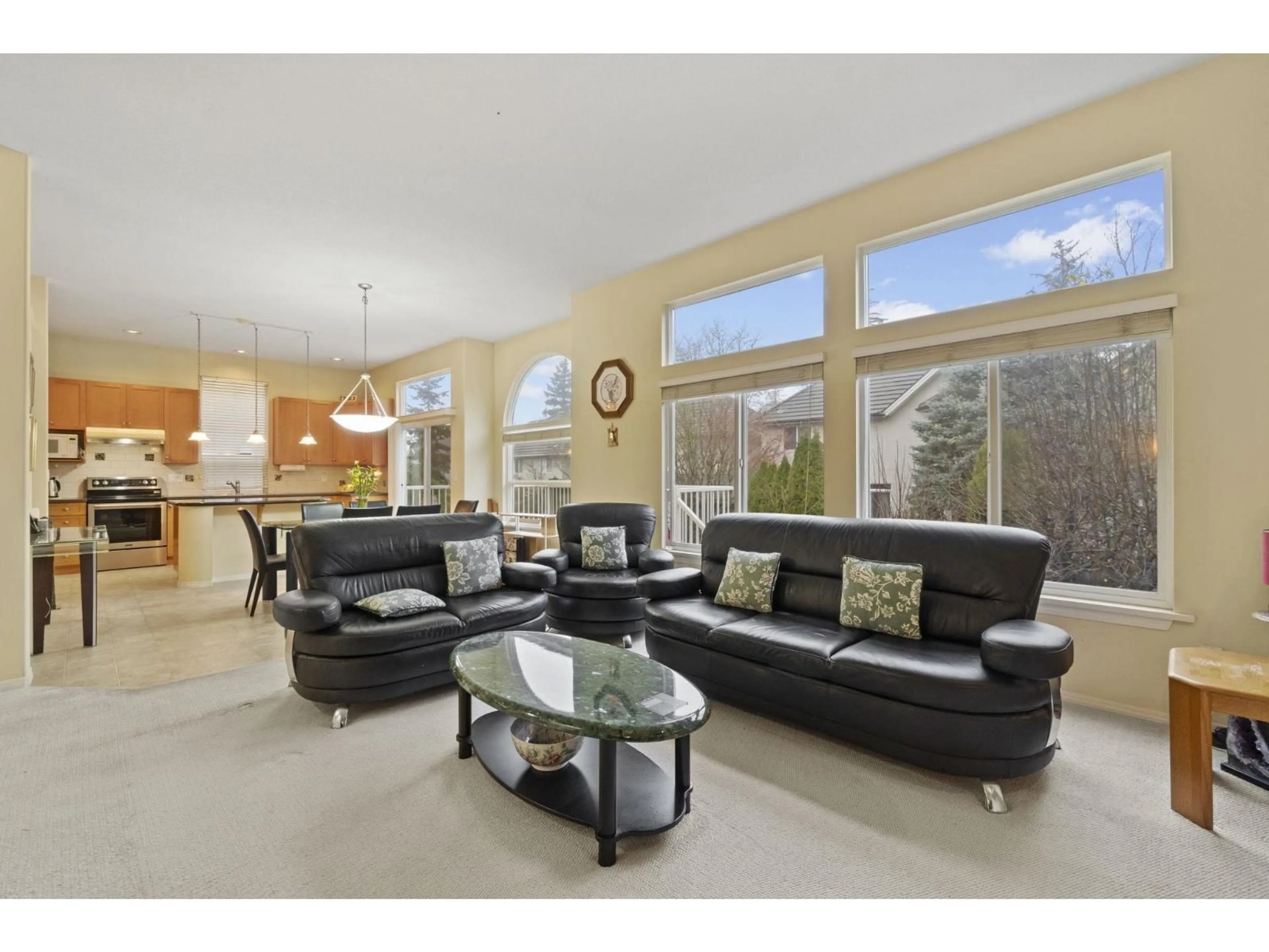 Living room with furniture, ceramic/tile floor for 15345 36 AVENUE, Surrey British Columbia V3Z0J5