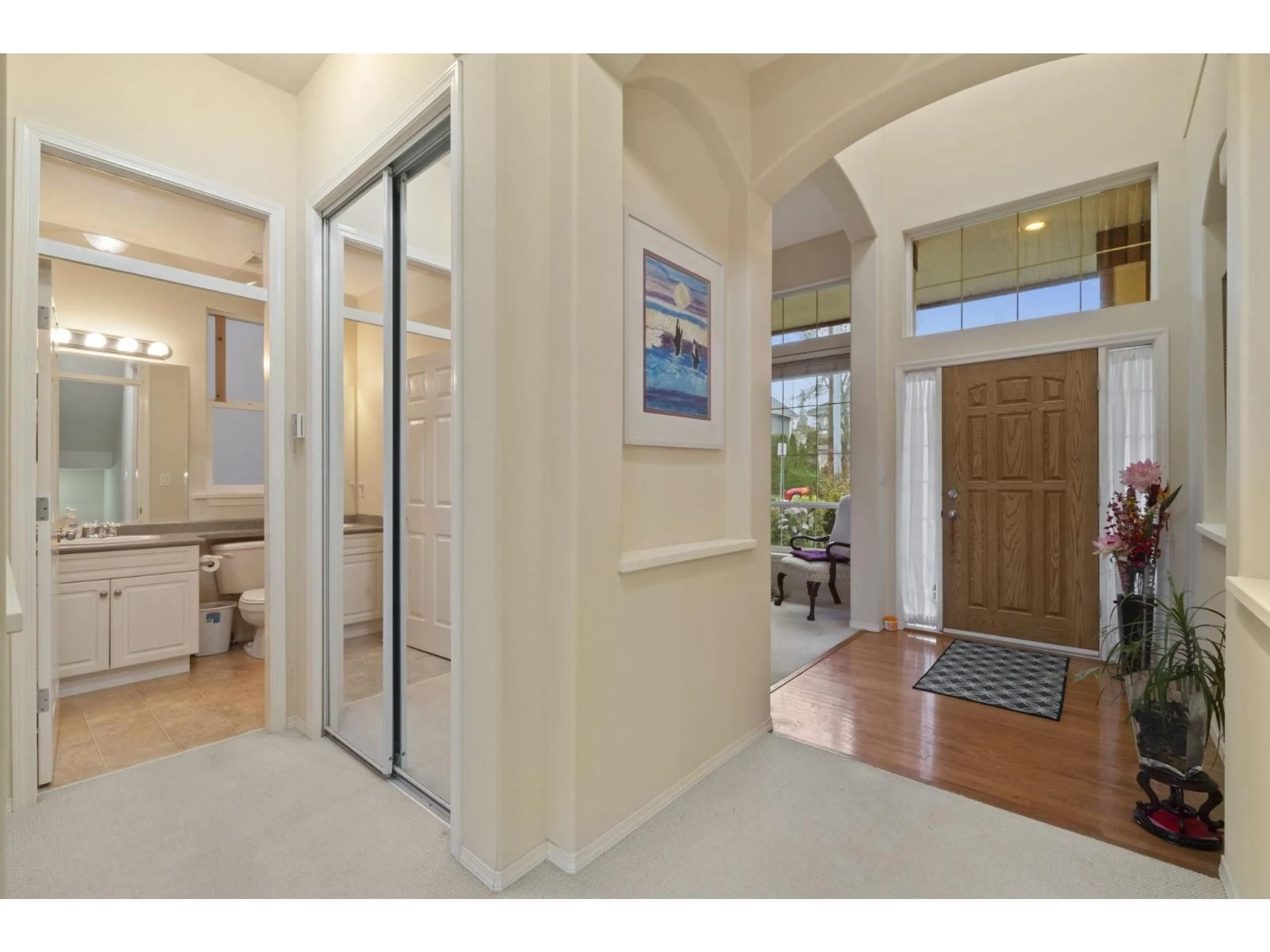 Indoor entryway for 15345 36 AVENUE, Surrey British Columbia V3Z0J5