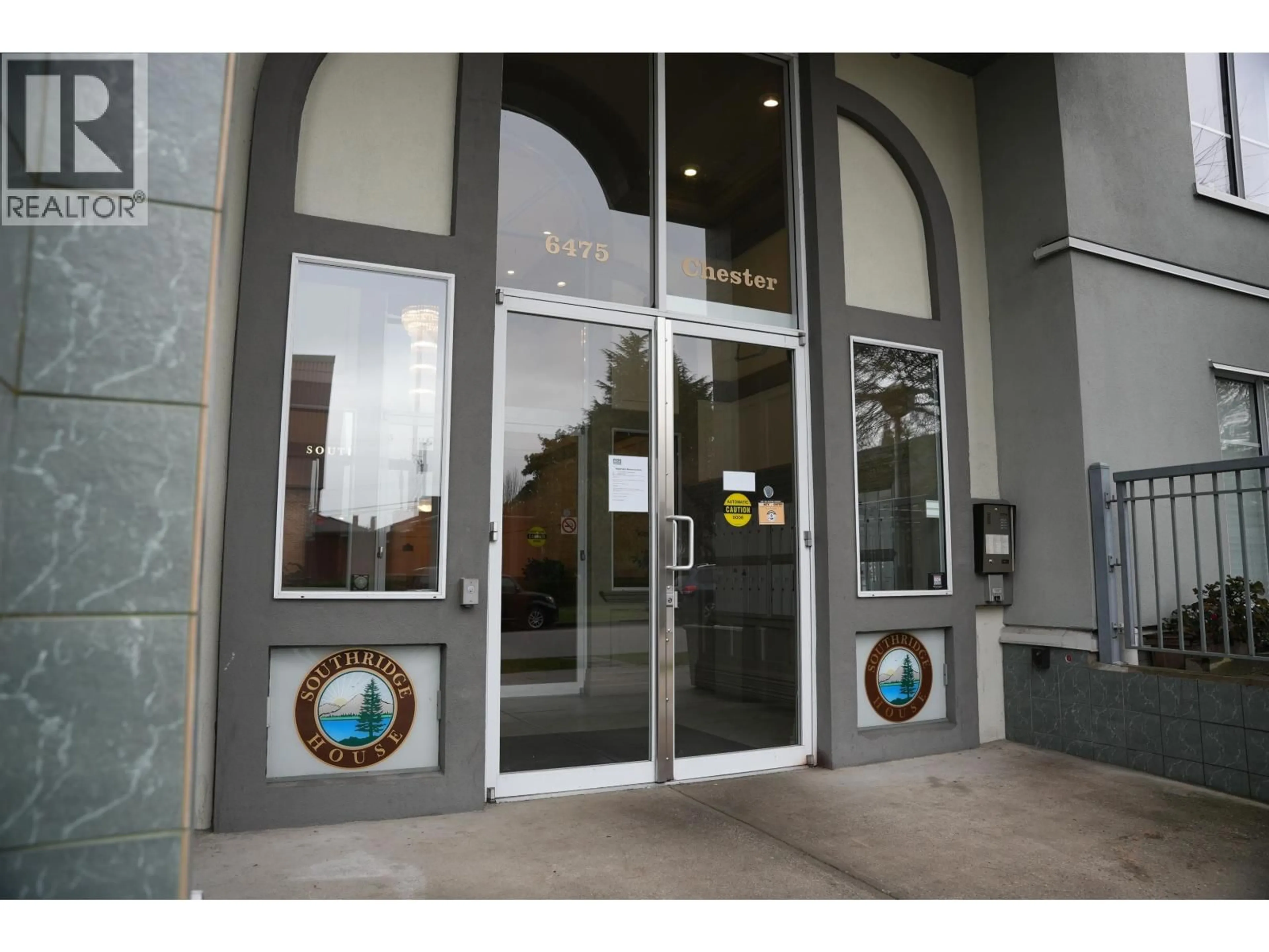 Indoor foyer for 418 - 6475 CHESTER STREET STREET, Vancouver British Columbia V5W4B7