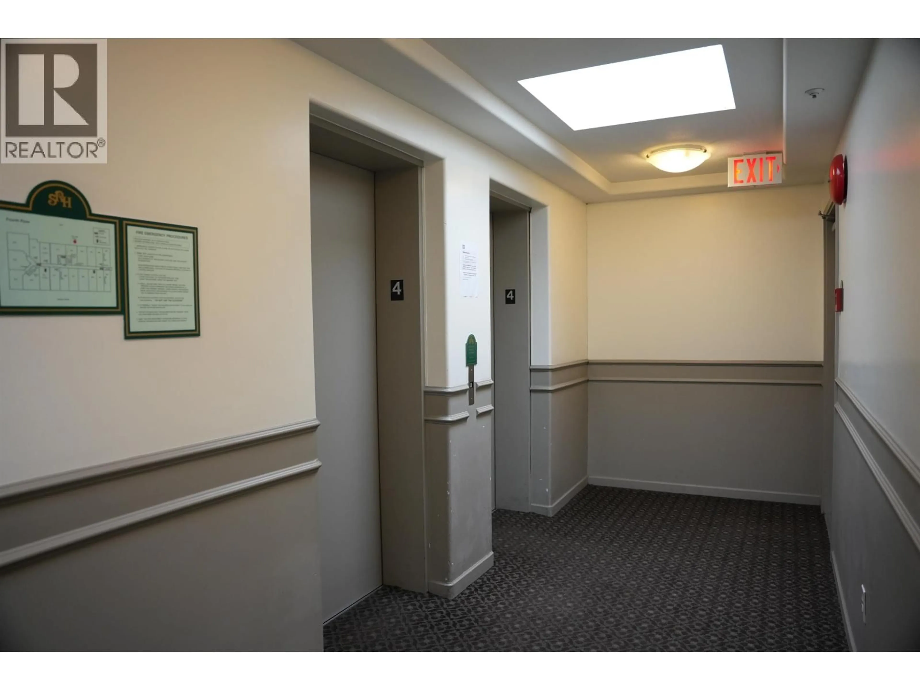 Indoor foyer for 418 - 6475 CHESTER STREET STREET, Vancouver British Columbia V5W4B7