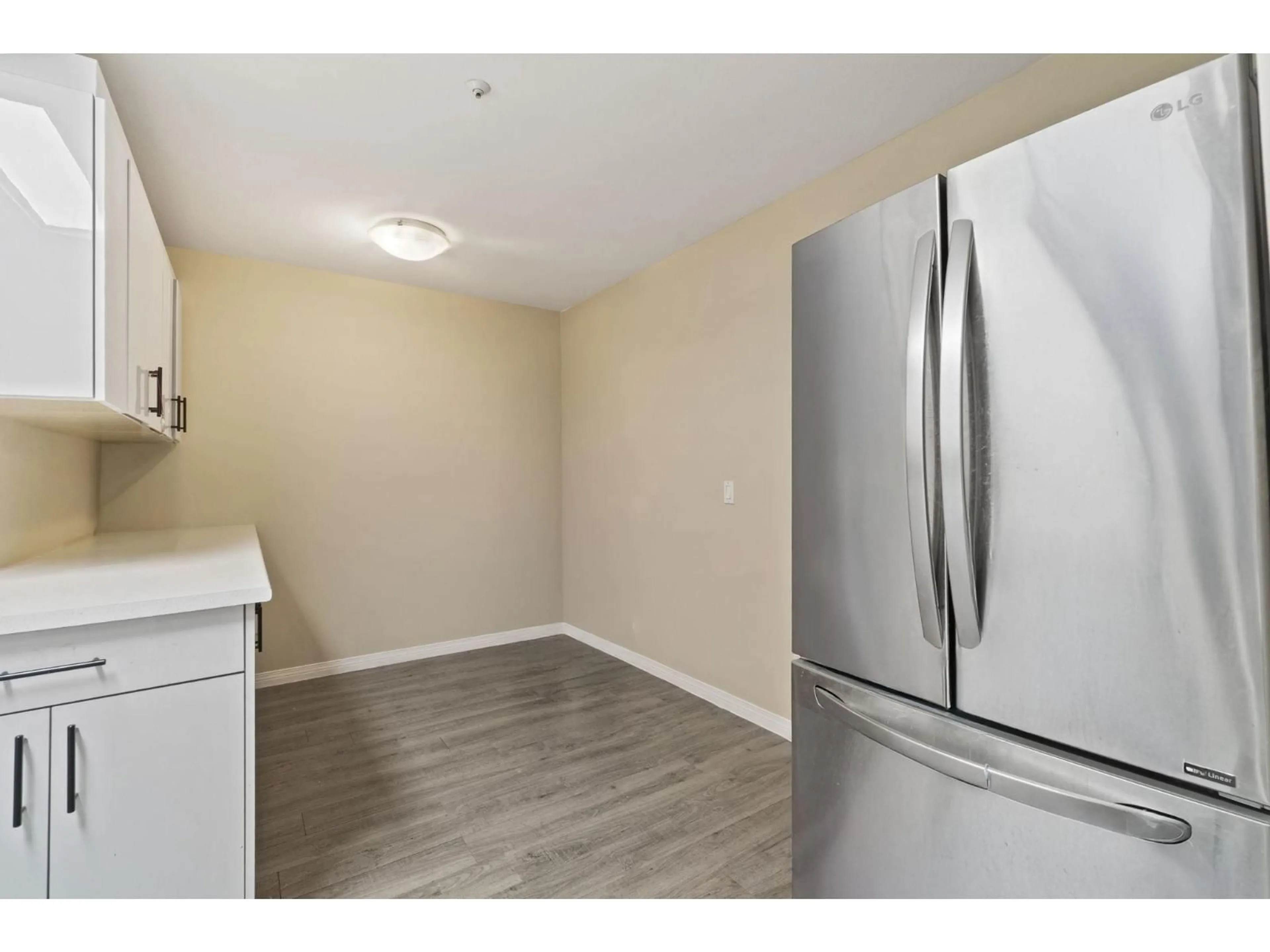 Standard kitchen, wood/laminate floor for 103 - 7435 121A STREET, Surrey British Columbia V3W0W8