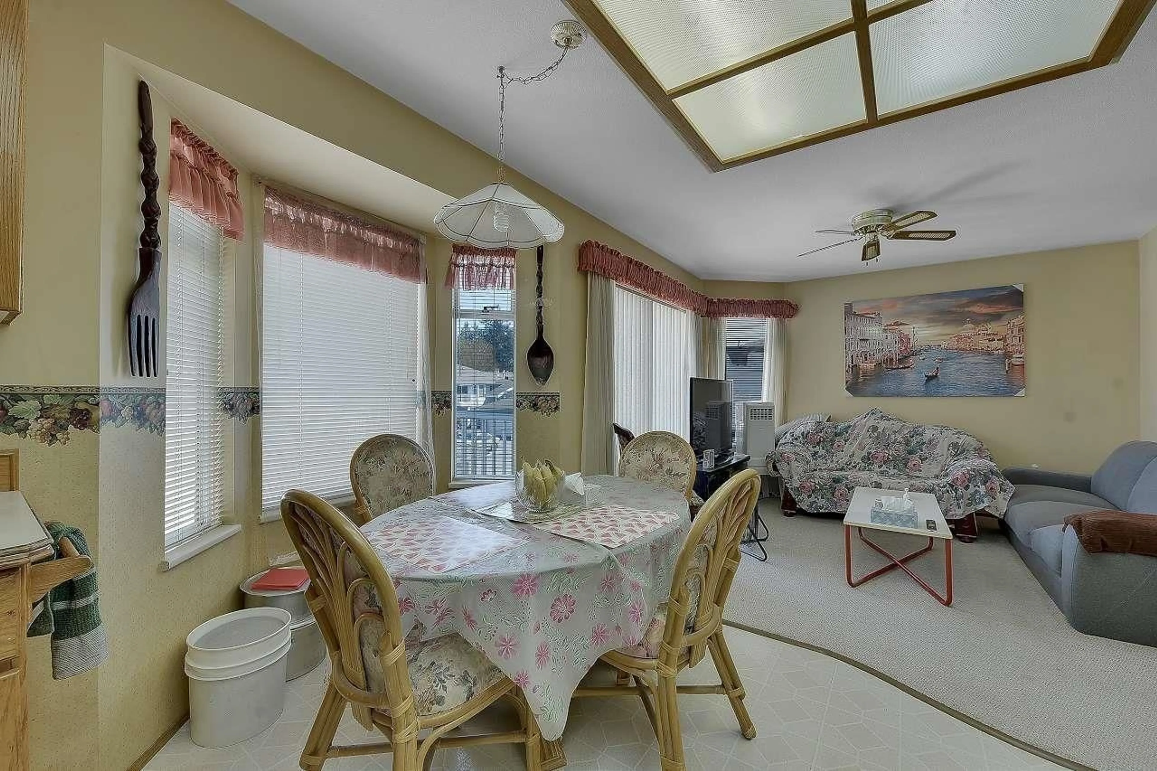 Dining room, ceramic/tile floor for 204 - 7156 121 STREET, Surrey British Columbia V3W0J6