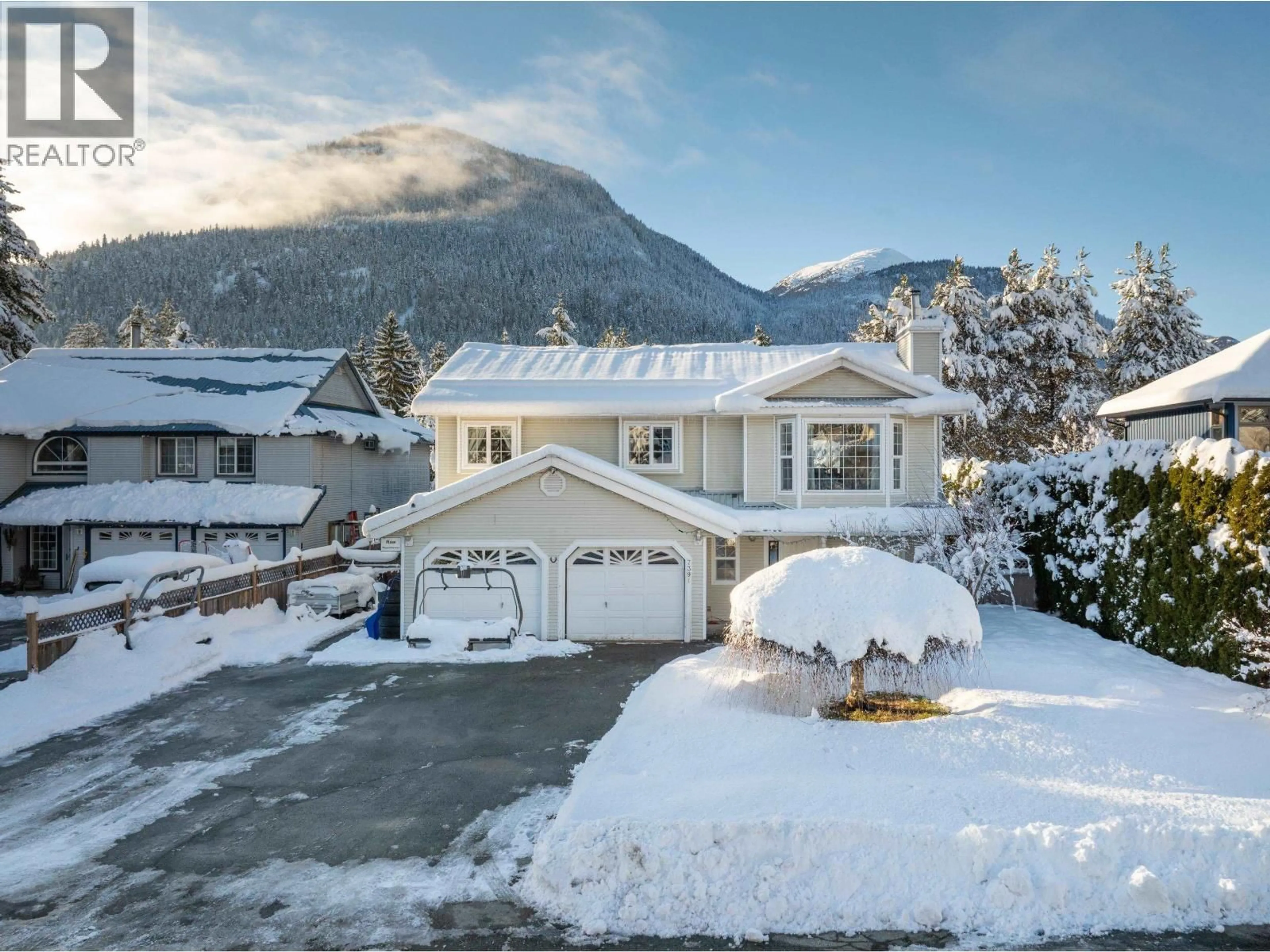 A pic from outside/outdoor area/front of a property/back of a property/a pic from drone, mountain view for 7391 LARCH STREET, Pemberton British Columbia V0N2L0