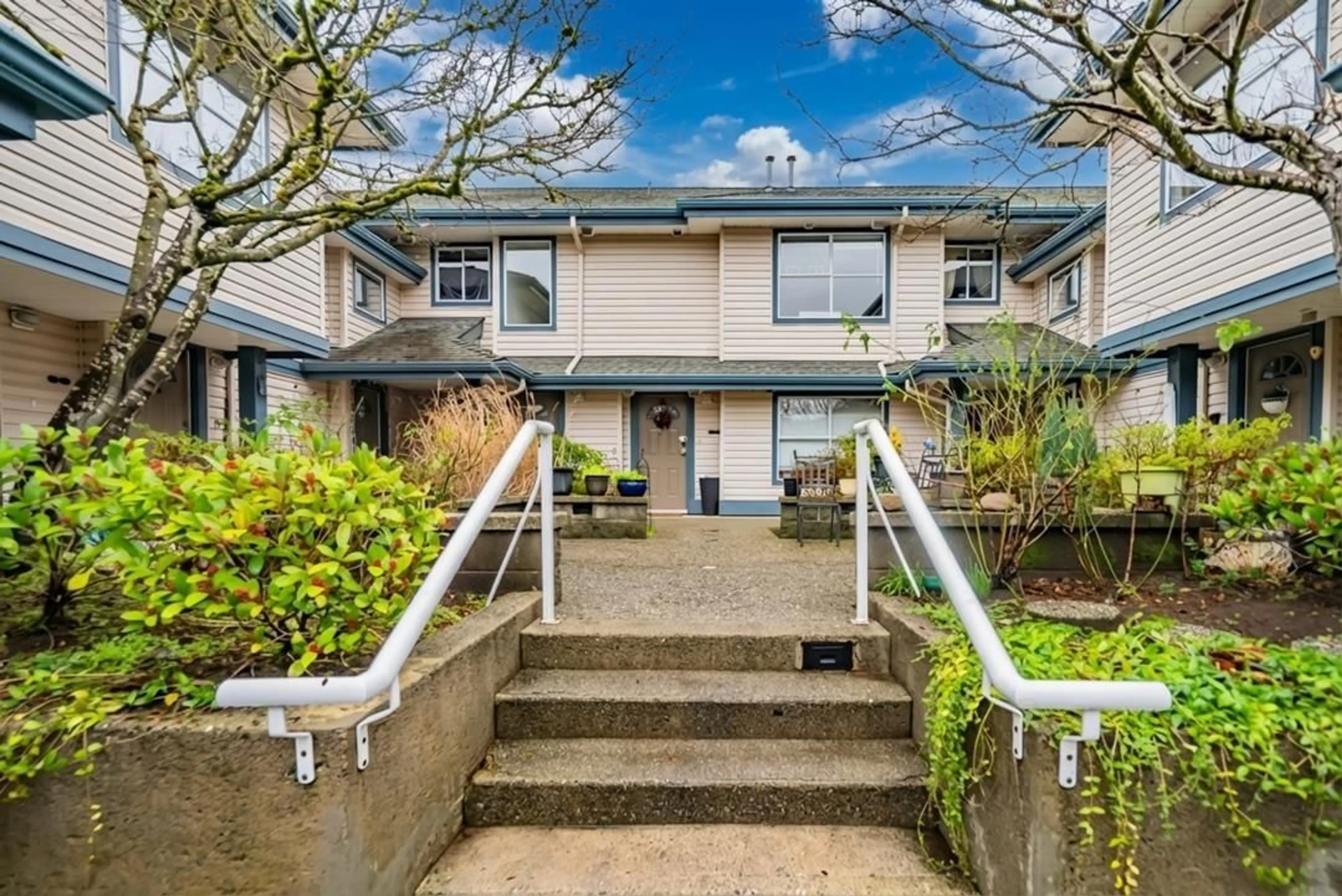 A pic from outside/outdoor area/front of a property/back of a property/a pic from drone, street for 35 - 5668 208 STREET, Langley British Columbia V3A8G4