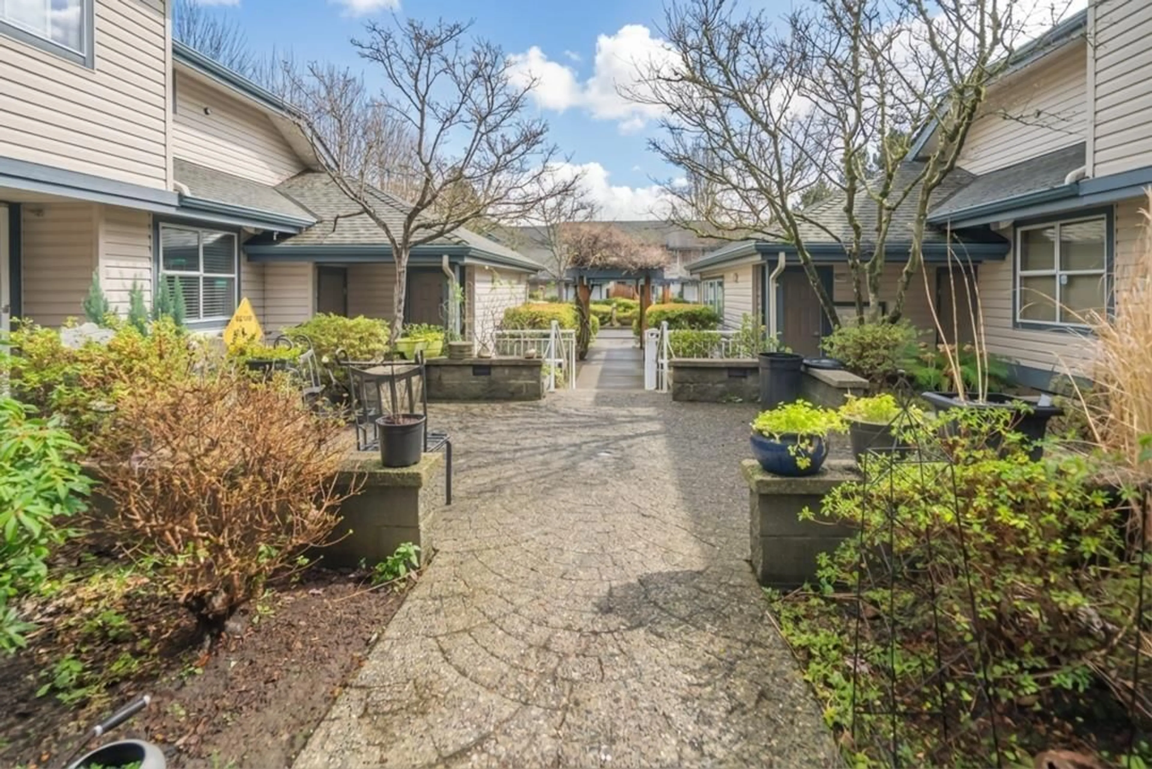 Patio, street for 35 - 5668 208 STREET, Langley British Columbia V3A8G4