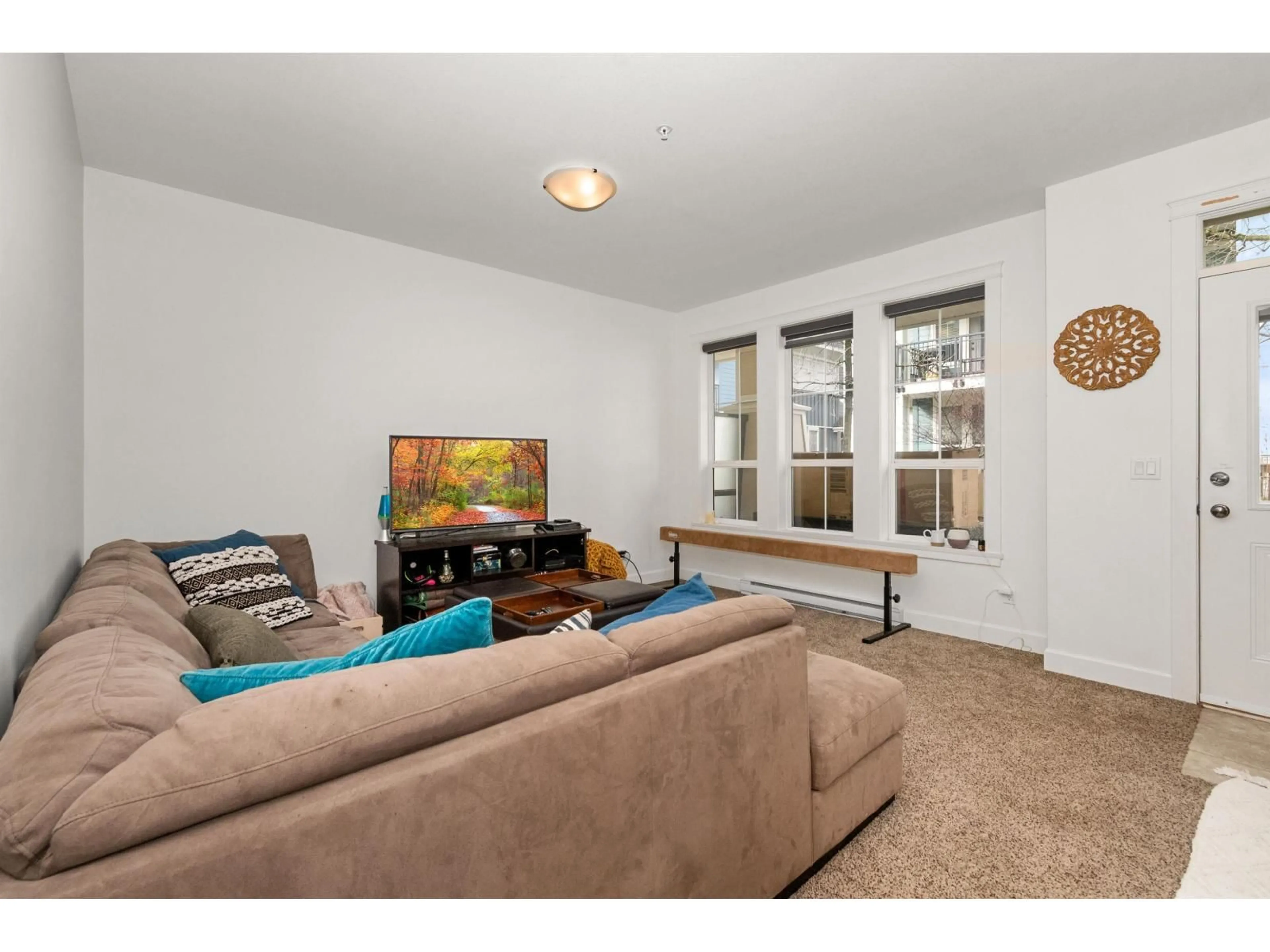 Living room with furniture, unknown for 43 - 45290 SOOWAHLIE CRESCENT, Chilliwack British Columbia V2R0S6