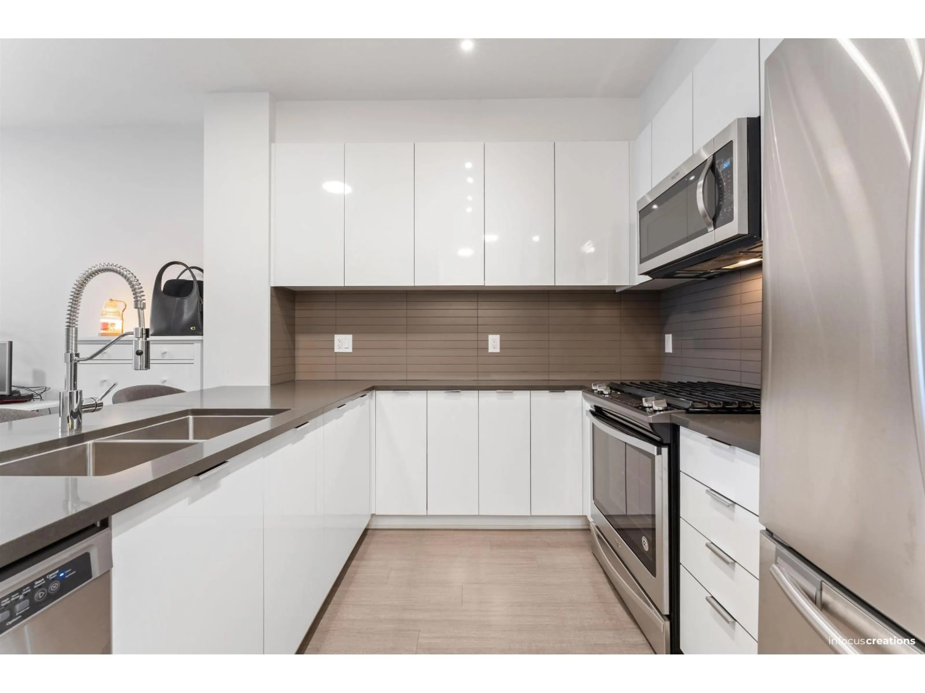 Standard kitchen, unknown for 226 - 15137 33 AVENUE, Surrey British Columbia V3Z0Y1