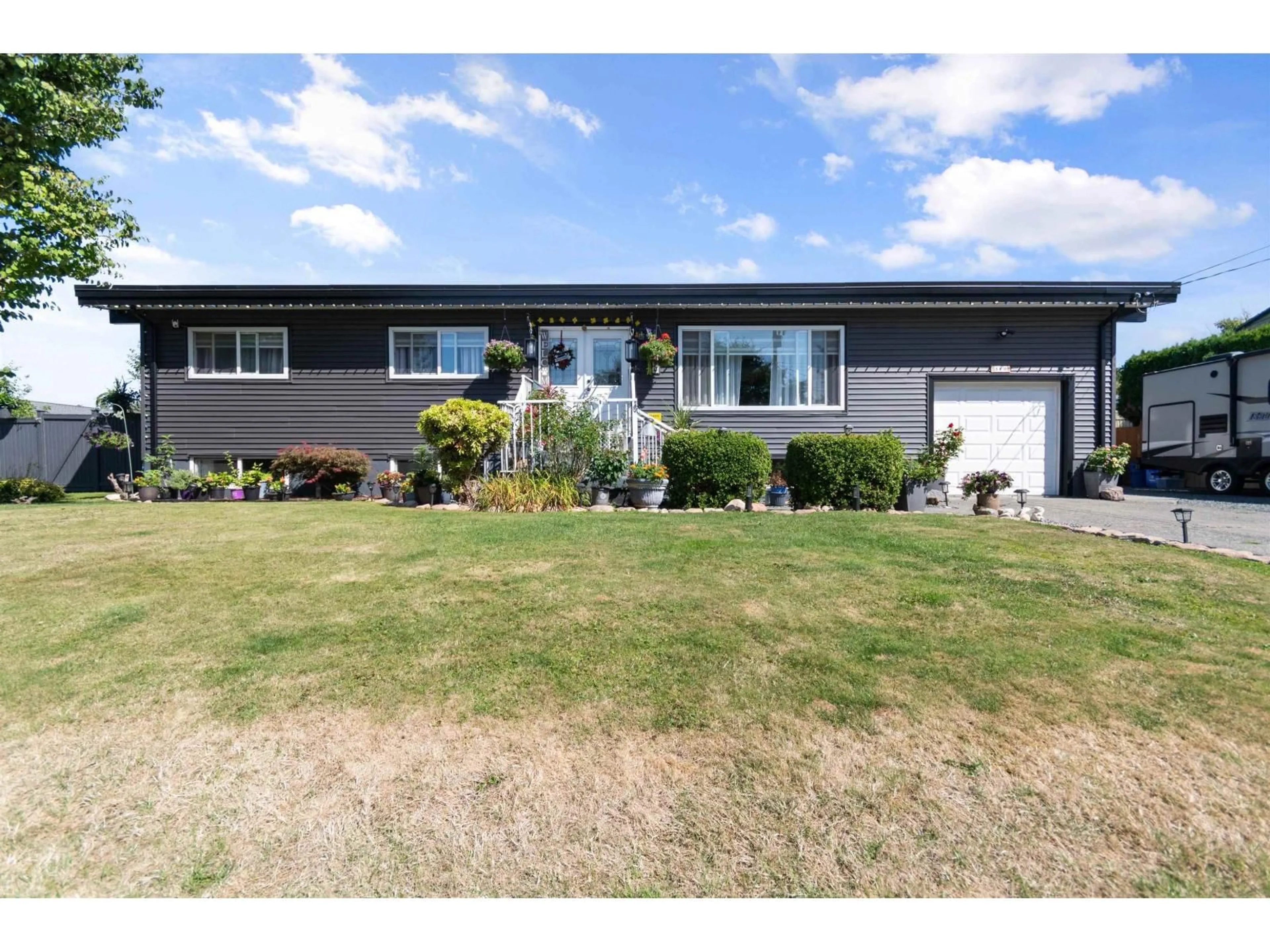 A pic from outside/outdoor area/front of a property/back of a property/a pic from drone, street for 8550 NORMAN CRESCENT, Chilliwack British Columbia V2P5C6