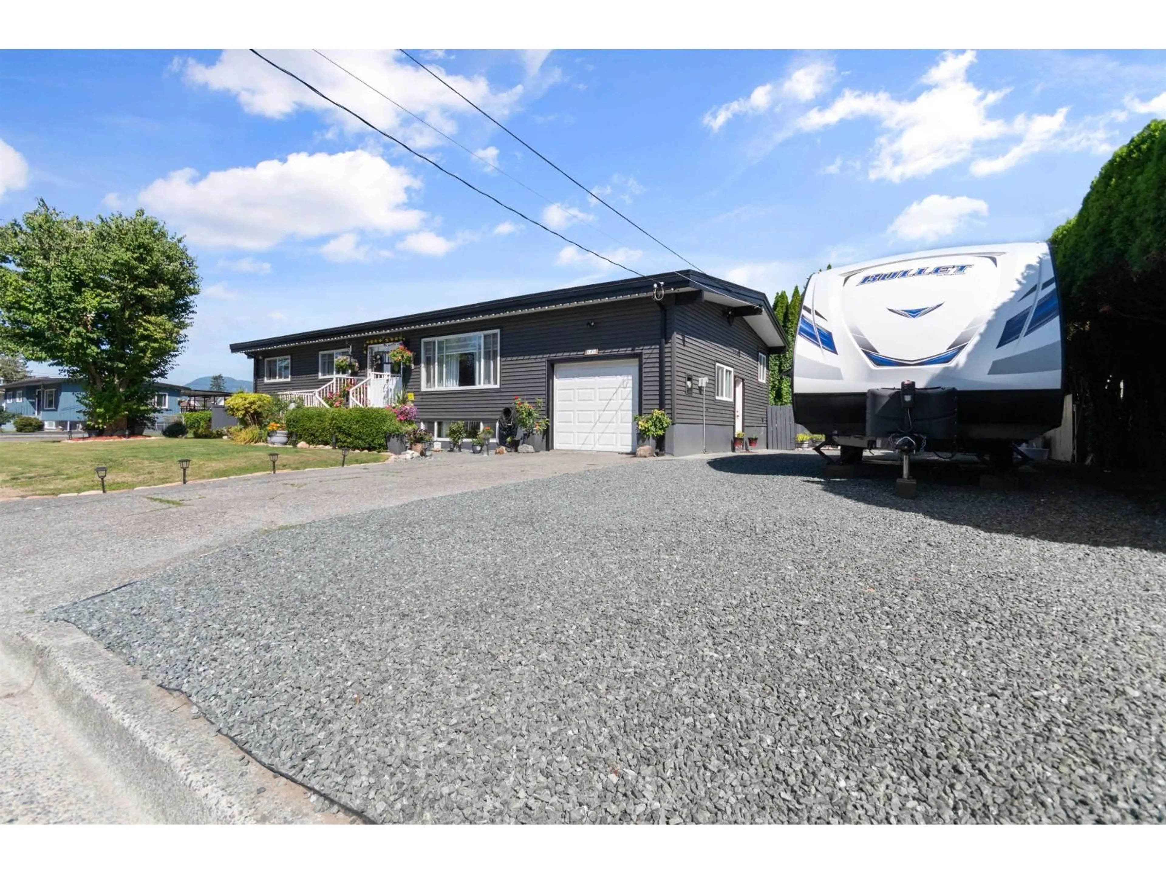 A pic from outside/outdoor area/front of a property/back of a property/a pic from drone, street for 8550 NORMAN CRESCENT, Chilliwack British Columbia V2P5C6