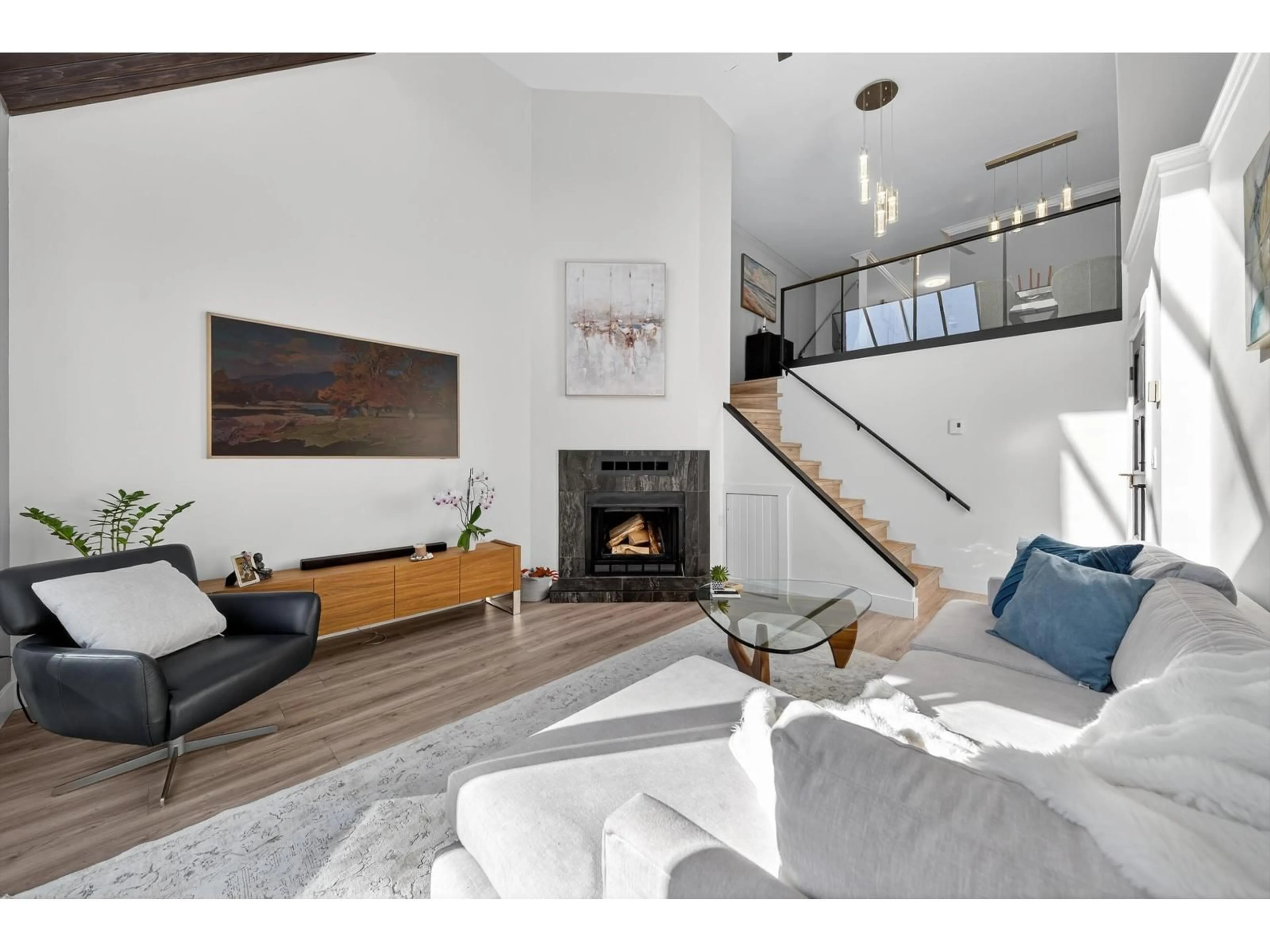 Living room with furniture, unknown for 11 - 15971 MARINE DRIVE, White Rock British Columbia V4B1G1